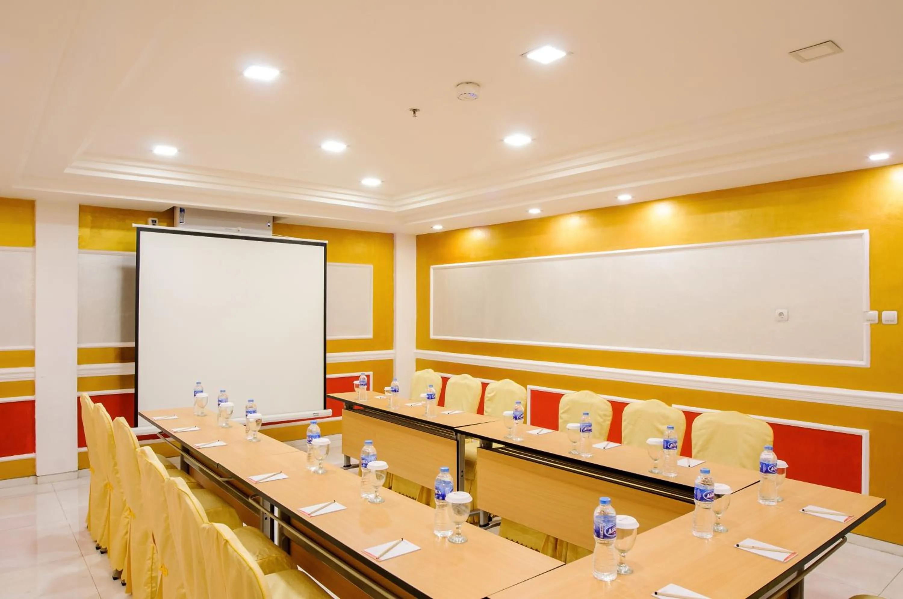Meeting/conference room in HOM Hotel Kudus by Horison Group