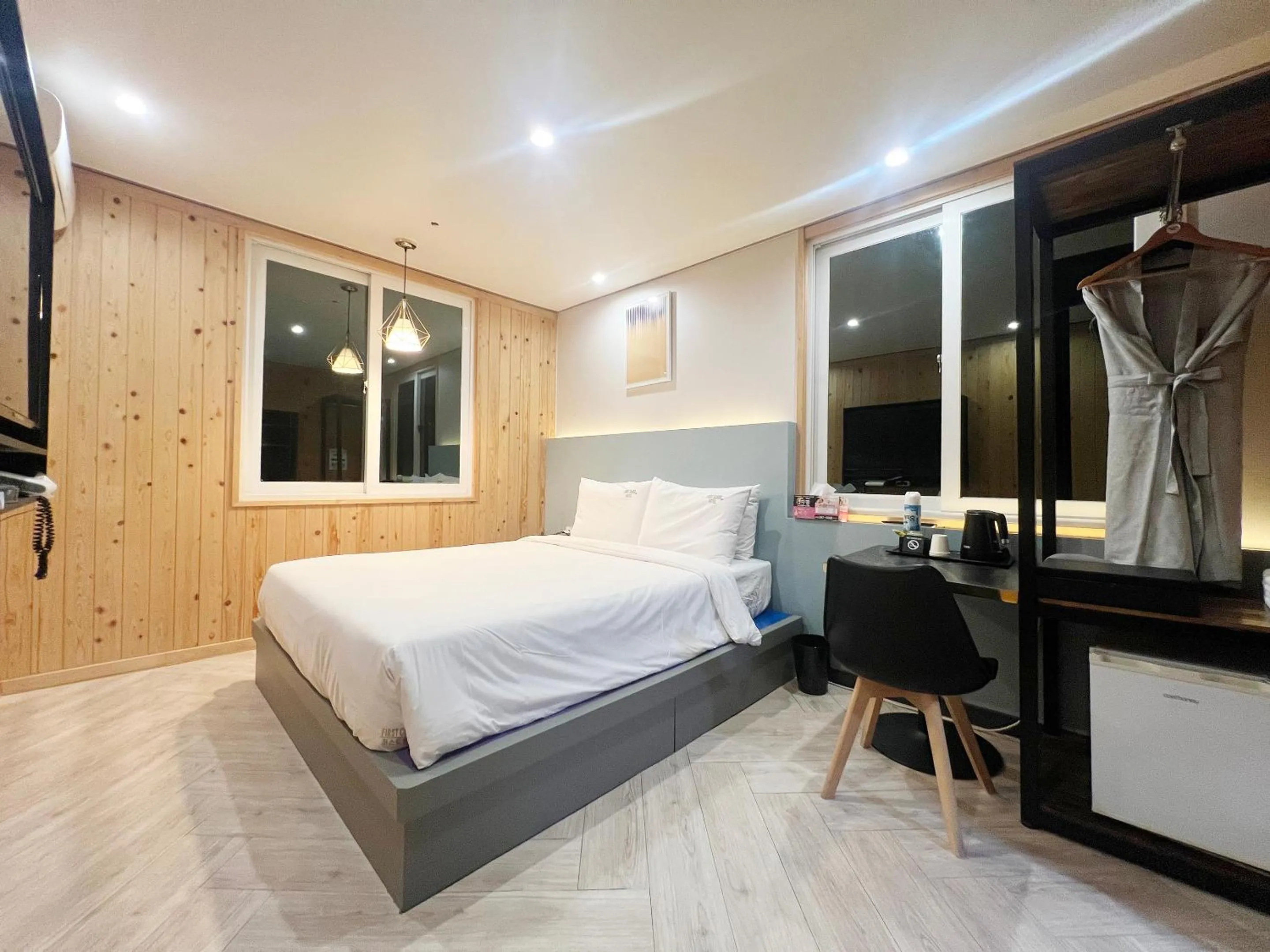 Bed in Masan First Class Hotel