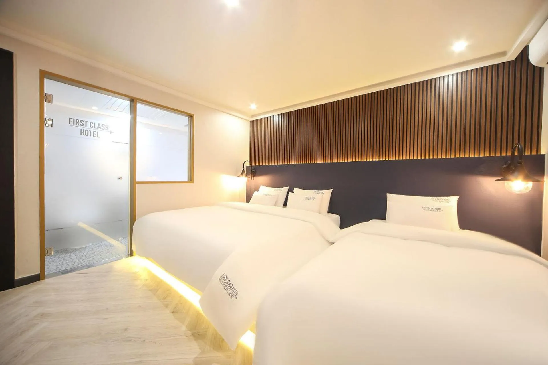 Bed in Masan First Class Hotel