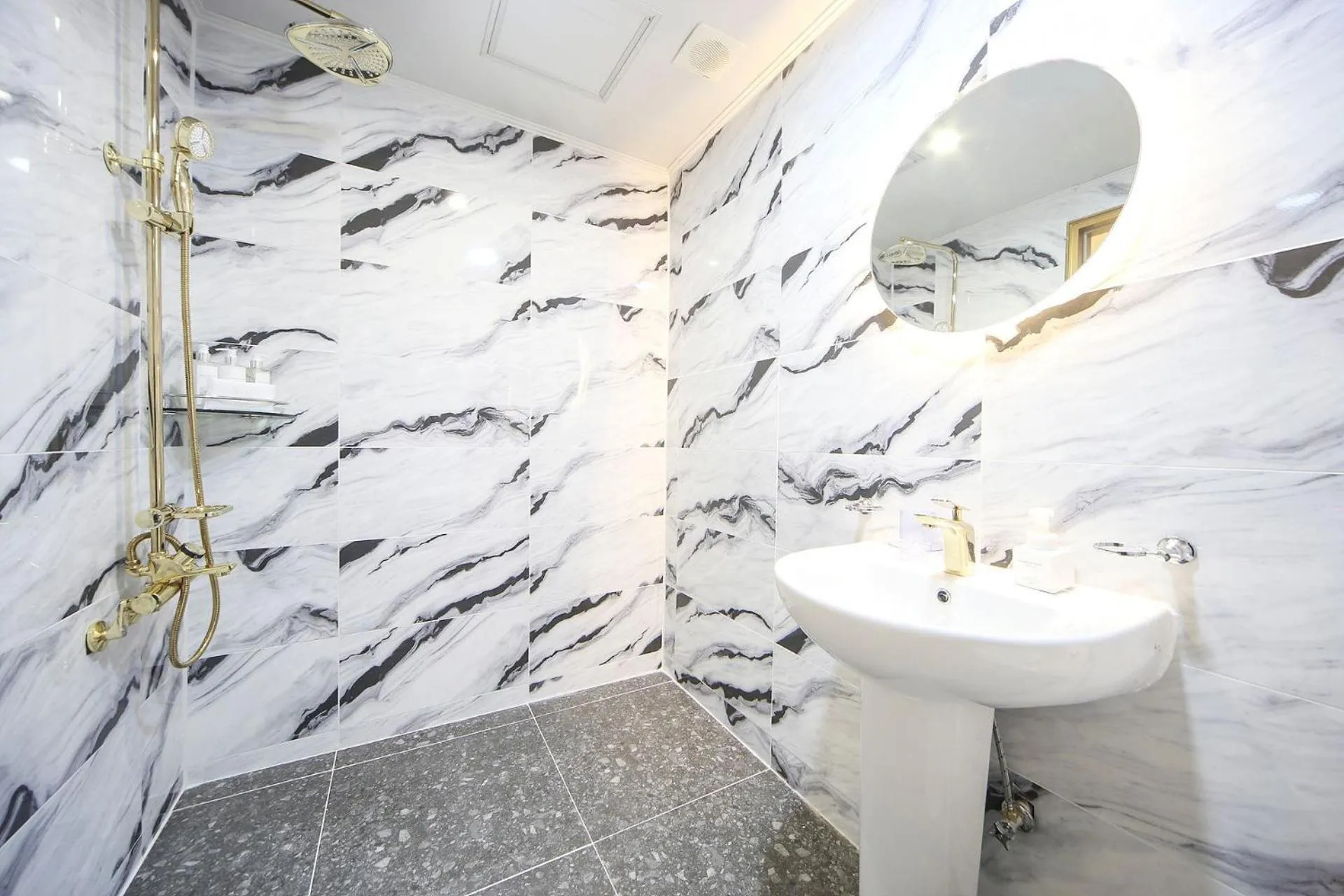 Masan First Class Hotel