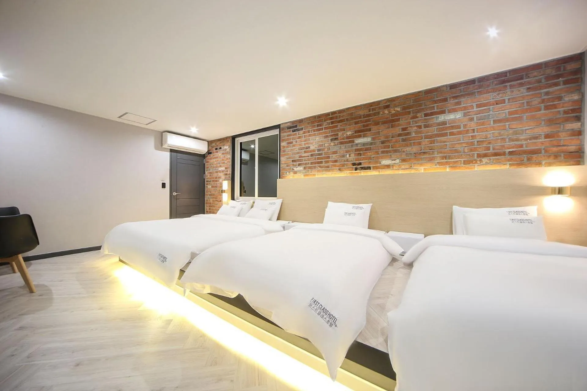 Bed in Masan First Class Hotel