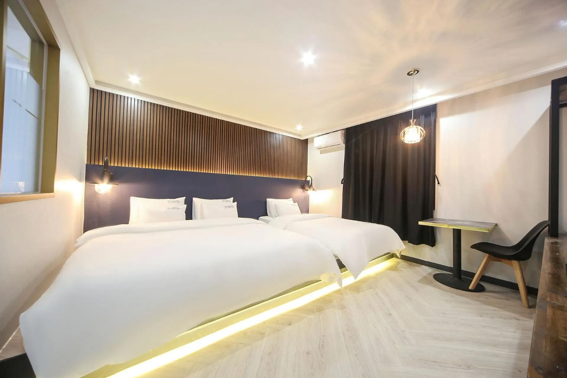 Bed in Masan First Class Hotel