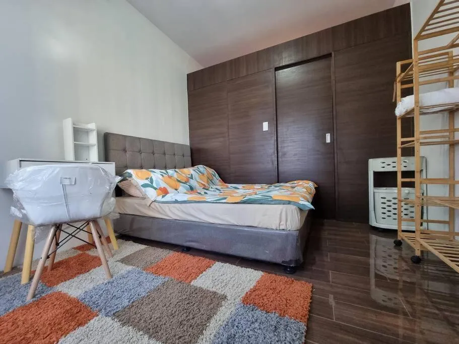 Bed in Great View 1 BR Condo in Makati near Trident Tower