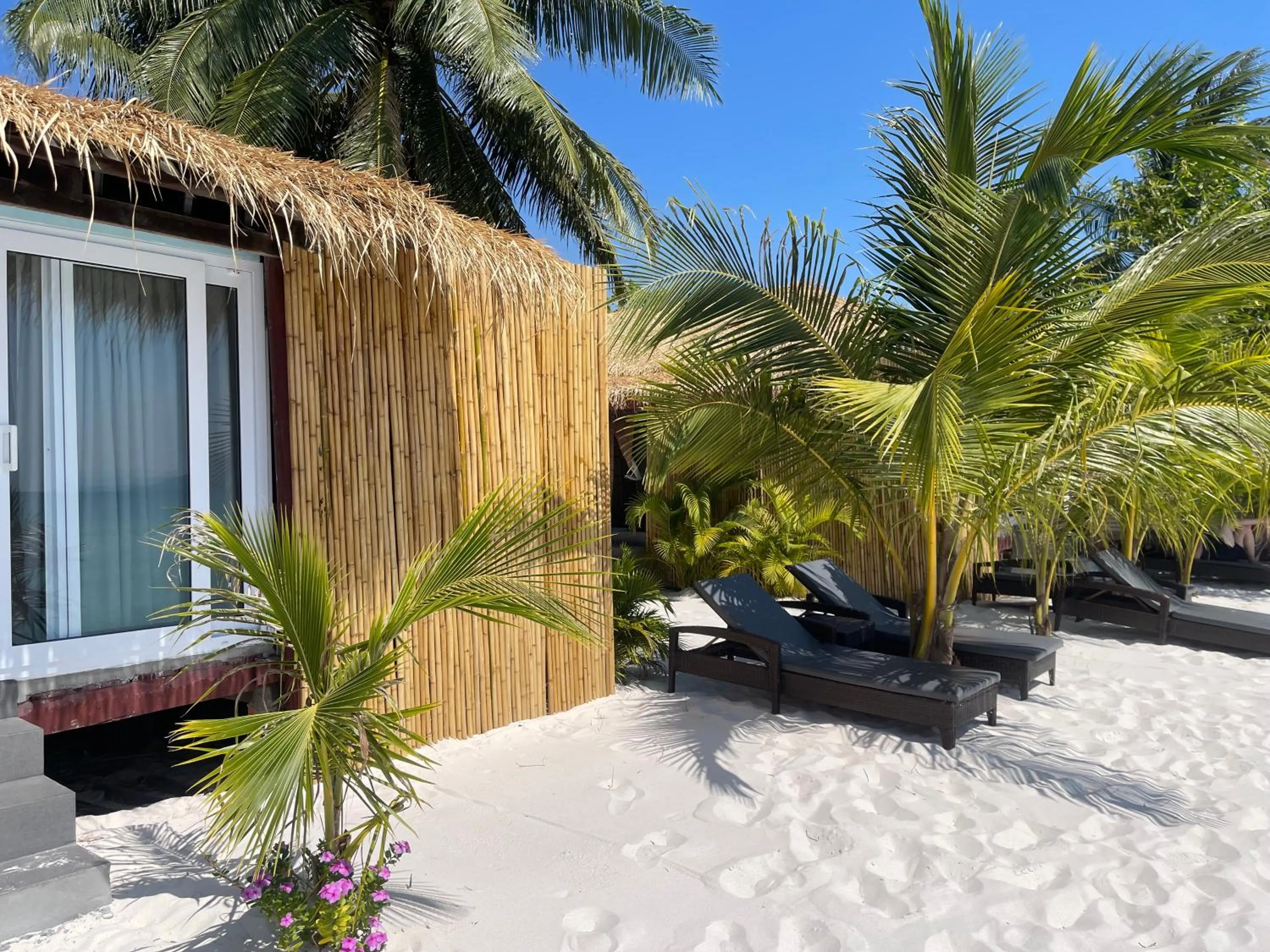 WHITE SAND ARK RESORT