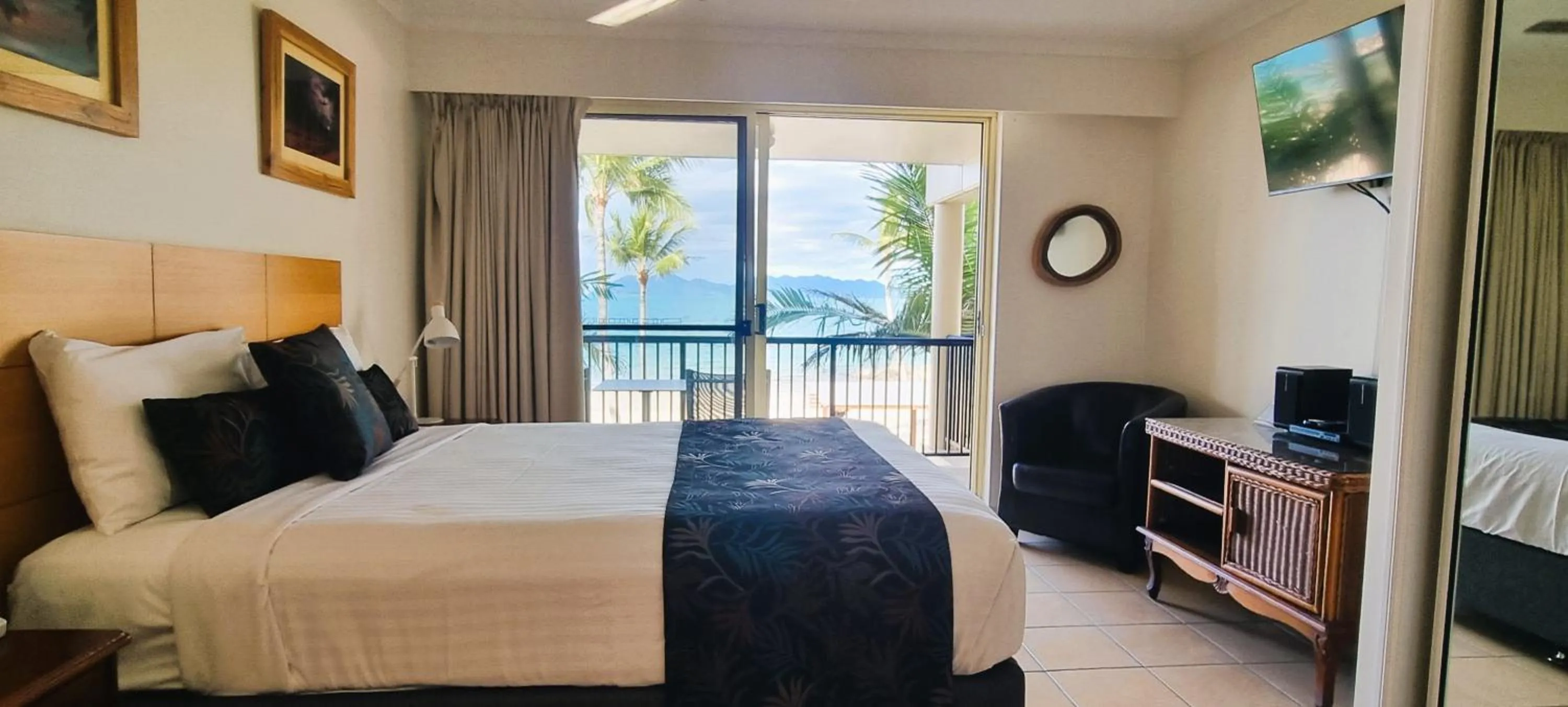 Bed in Rose Bay Resort