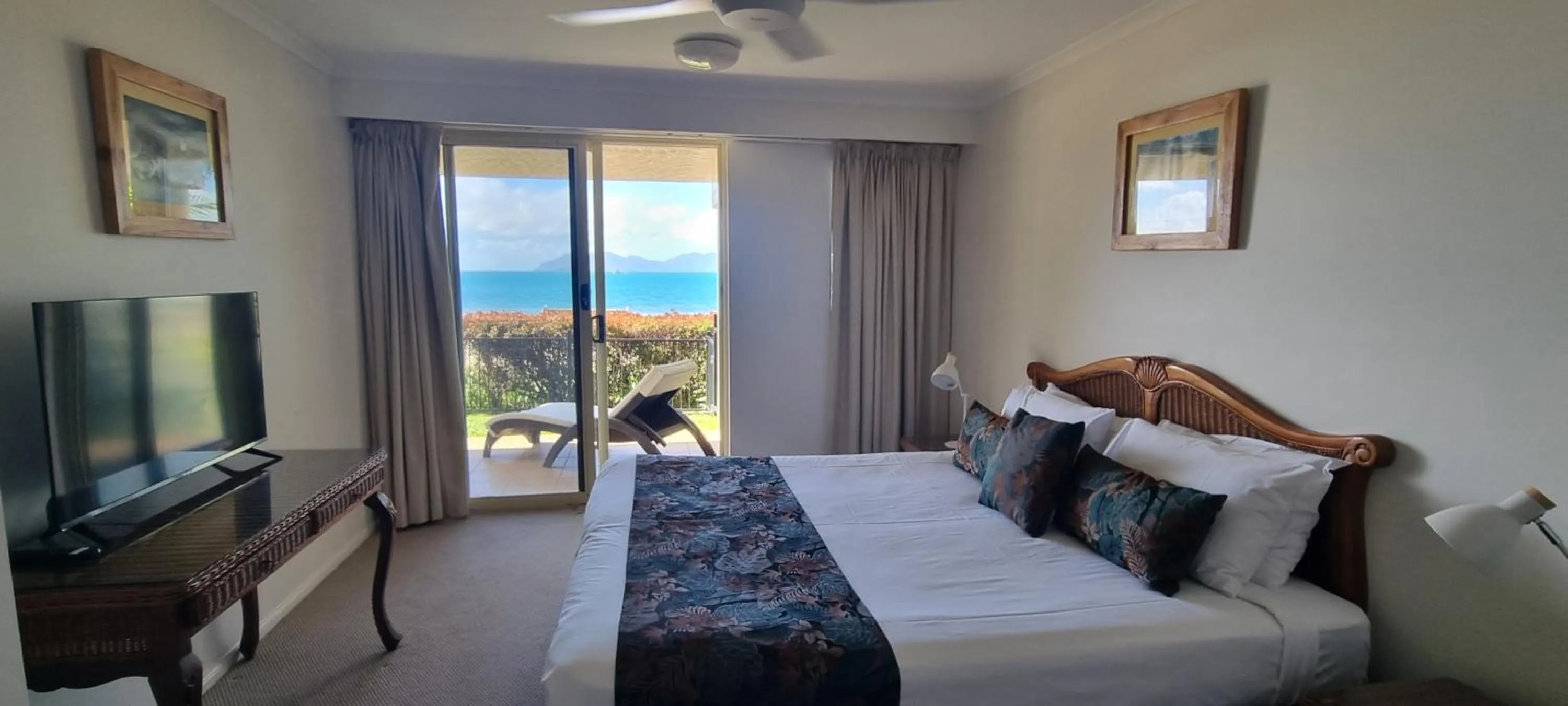 Bed in Rose Bay Resort