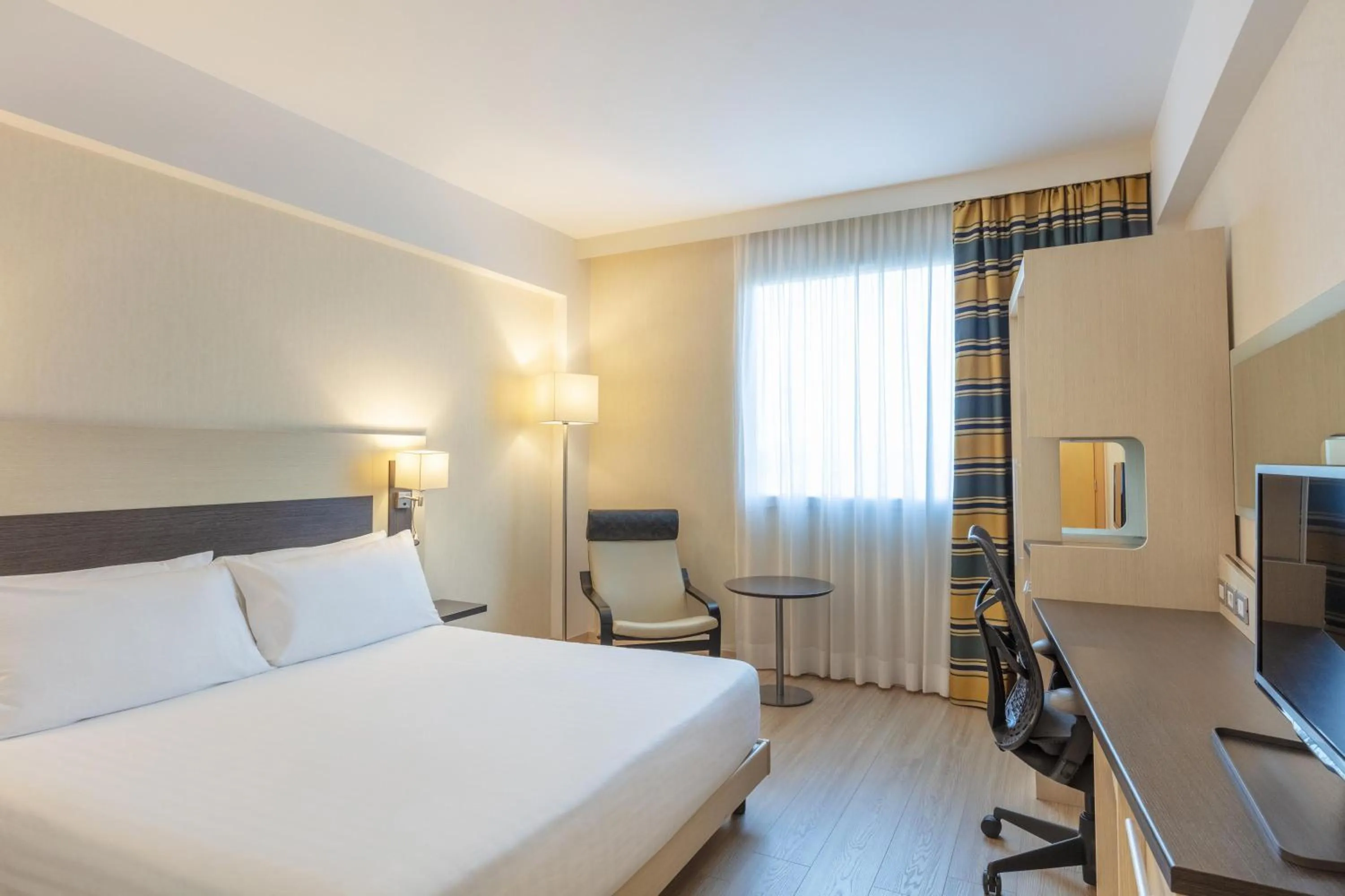 Bed in Hilton Garden Inn Rome Airport