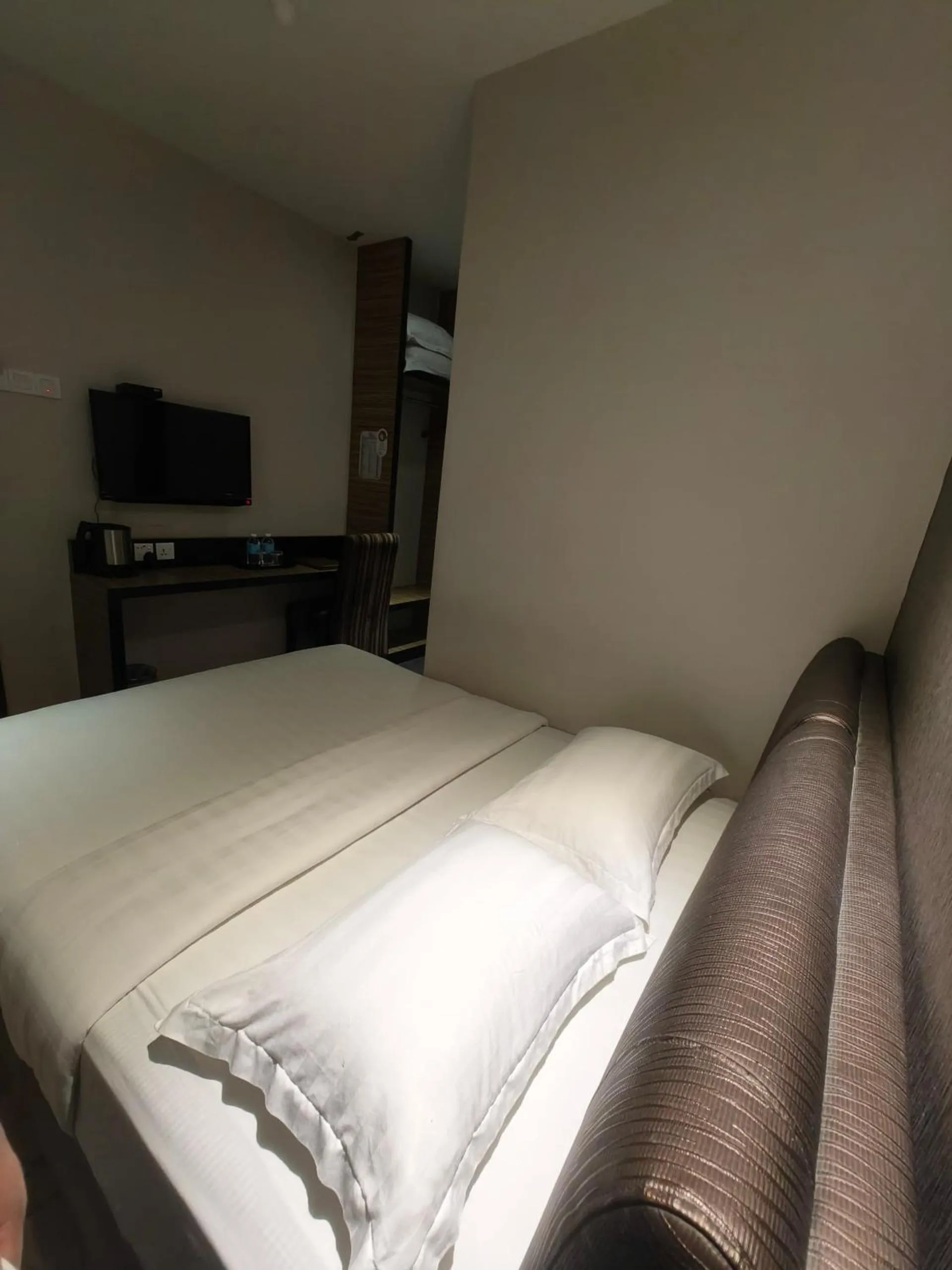 Bed in Milano Hotel