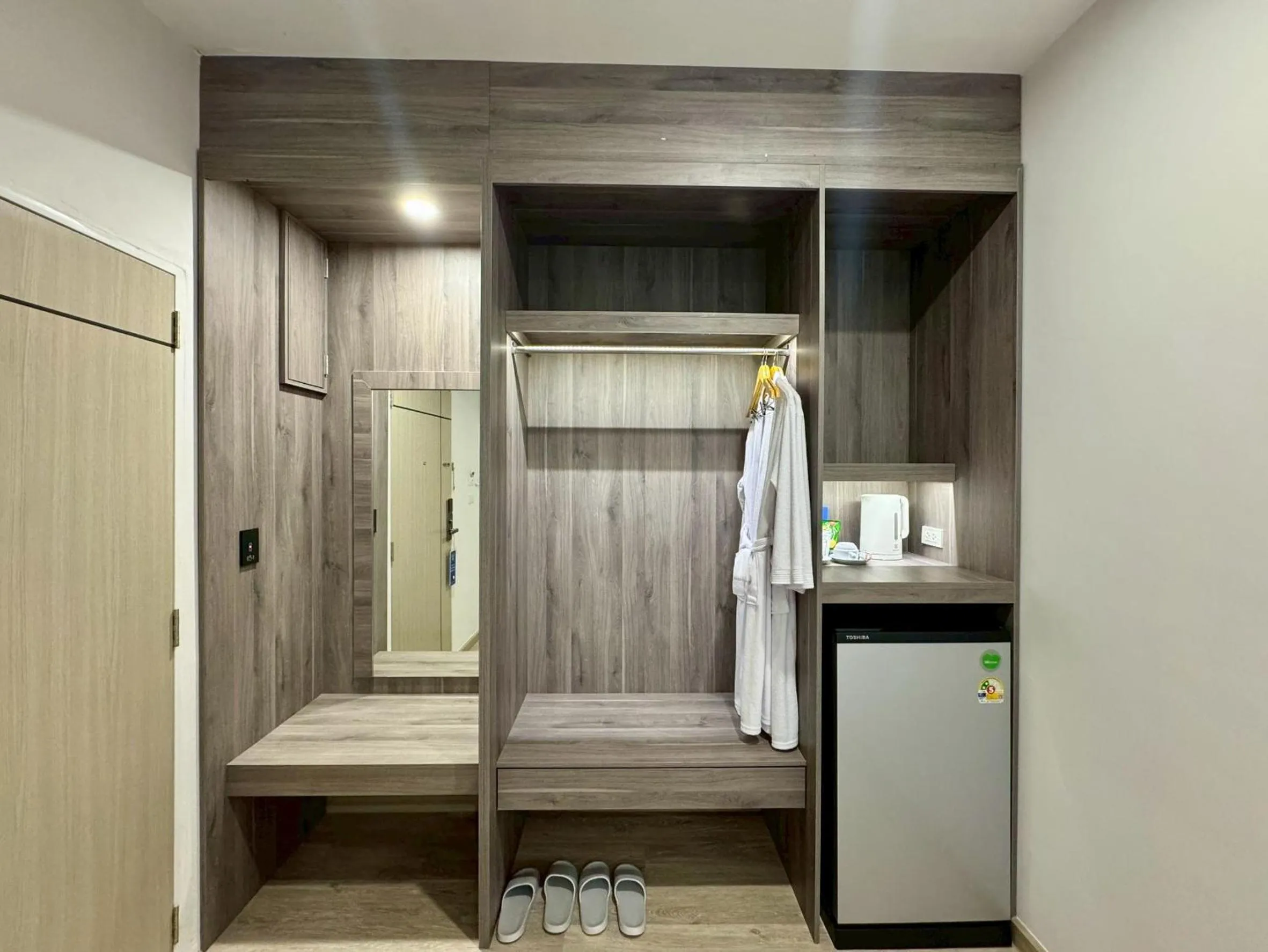 wardrobe in Baan Suan Khun Ta and Golf Resort