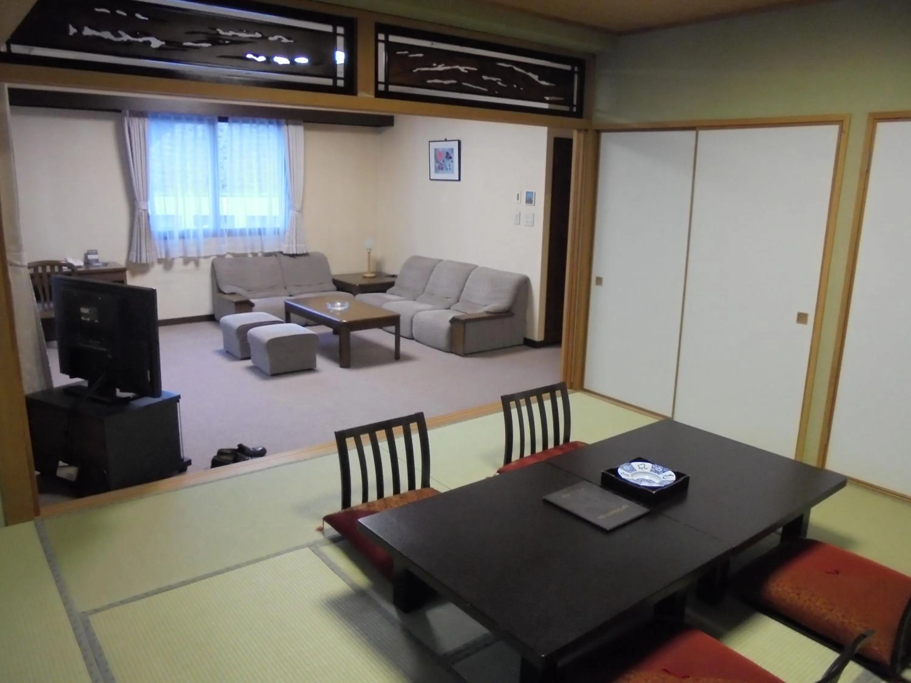 Photo of the whole room in Mount View Hotel