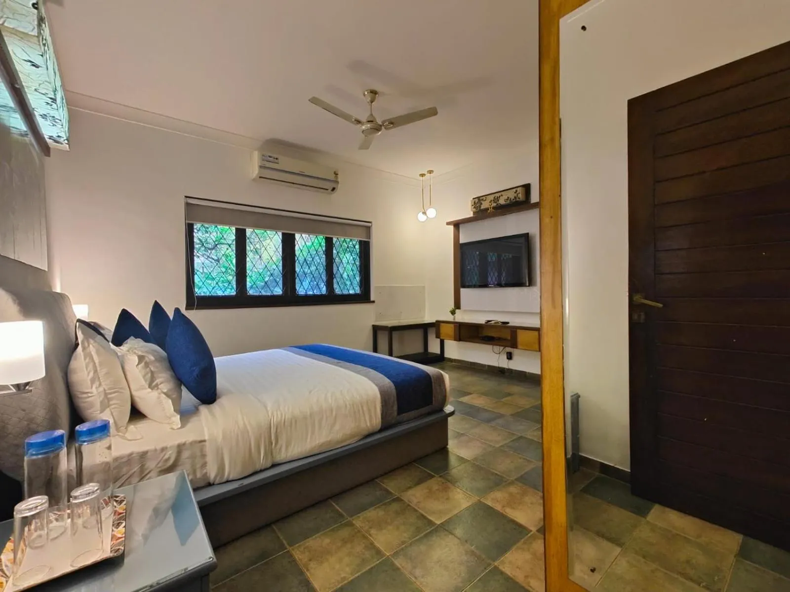 Bed in La Sunila suites Baga by WSI