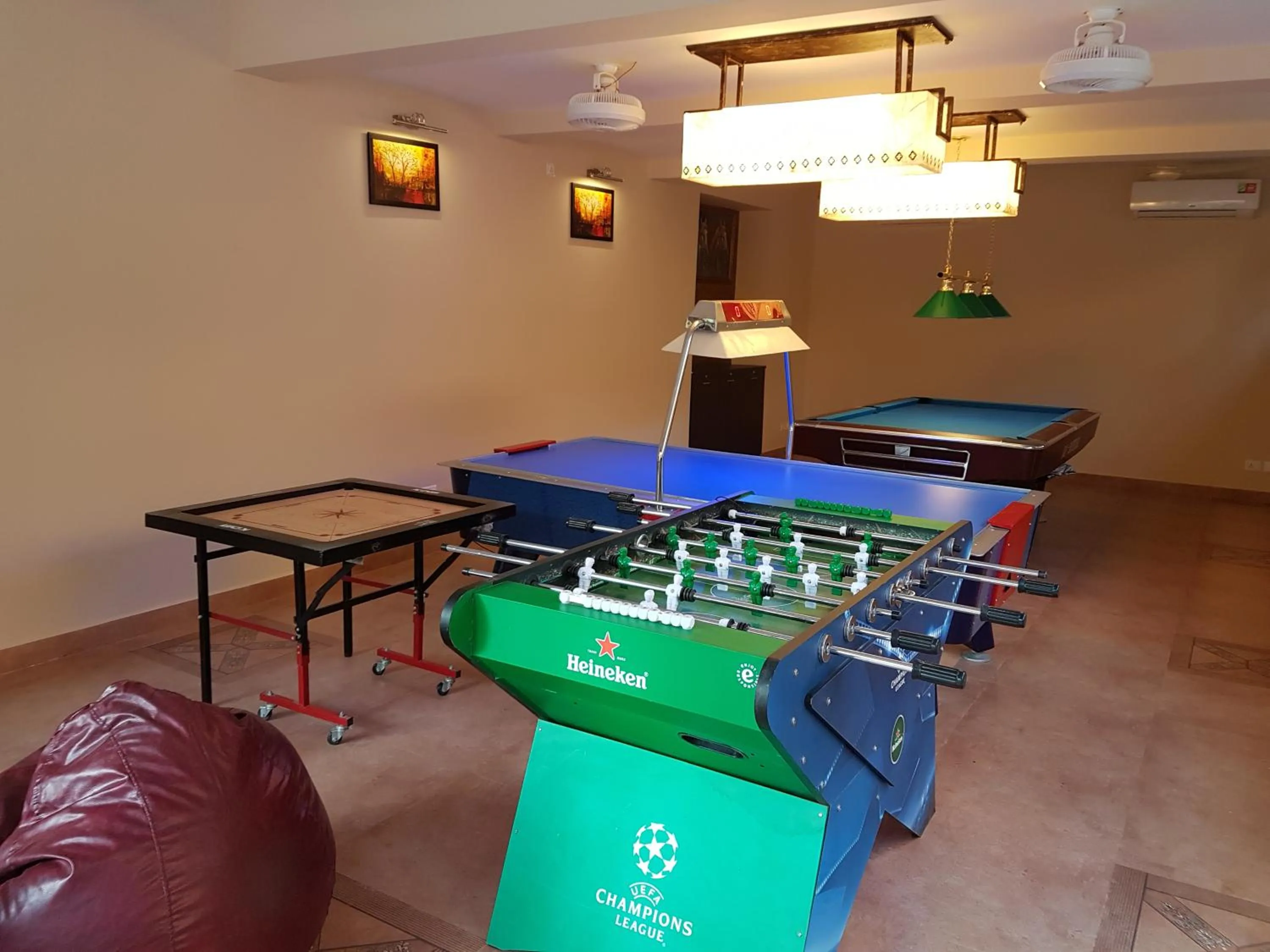 Game Room in La Sunila suites Baga by WSI