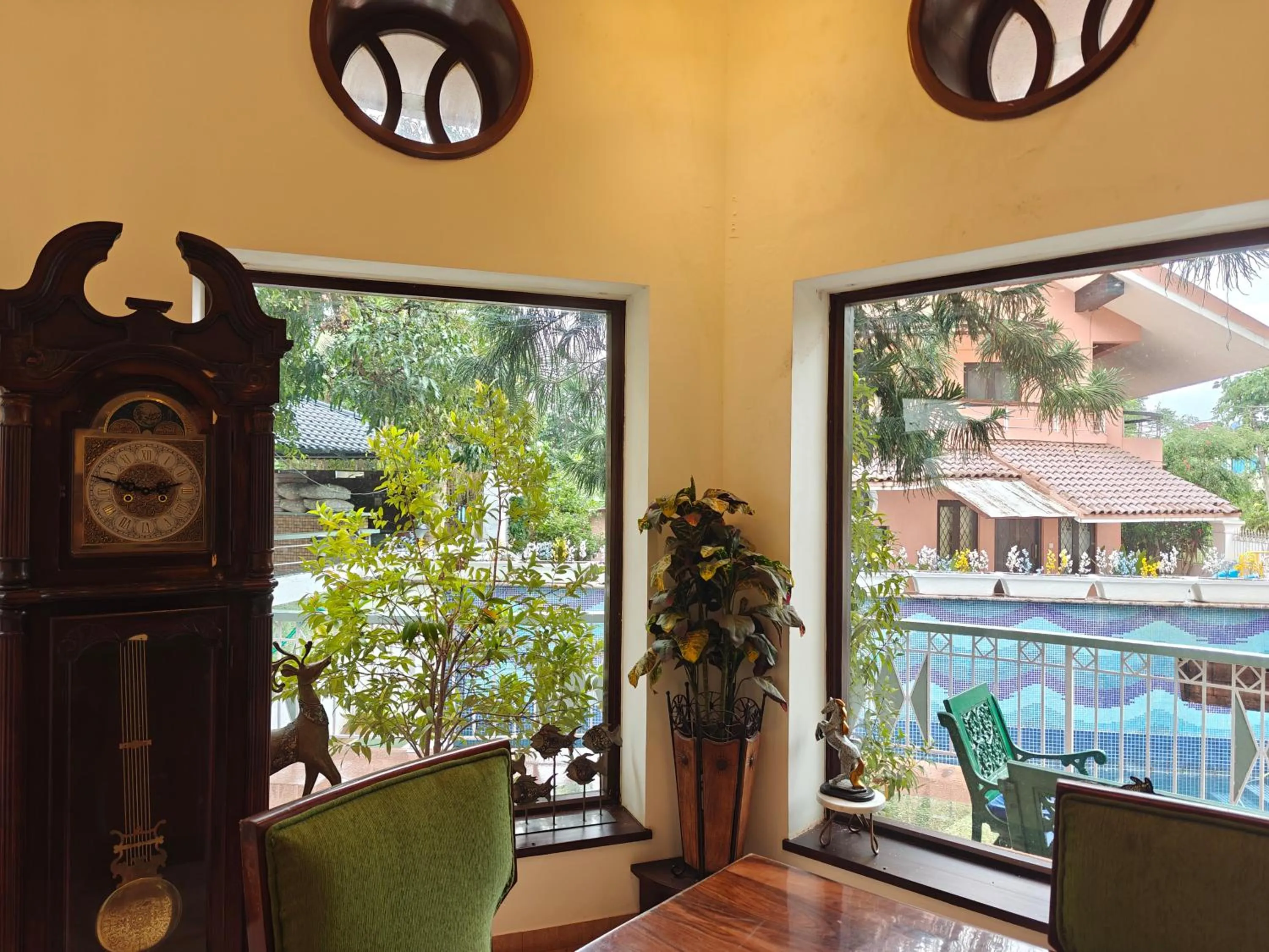 Patio in La Sunila suites Baga by WSI