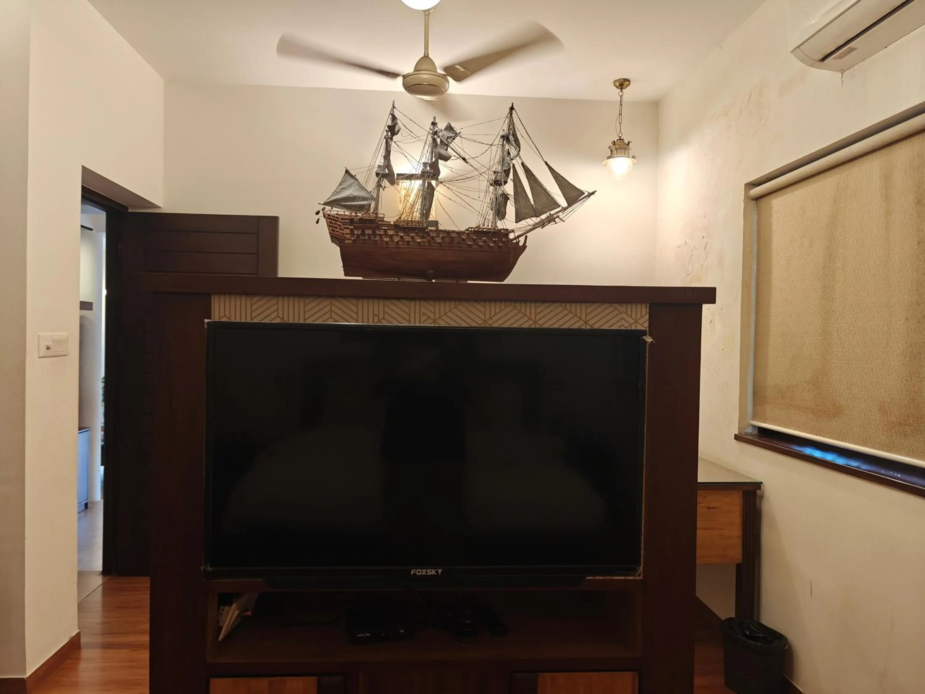 TV and multimedia in La Sunila suites Baga by WSI