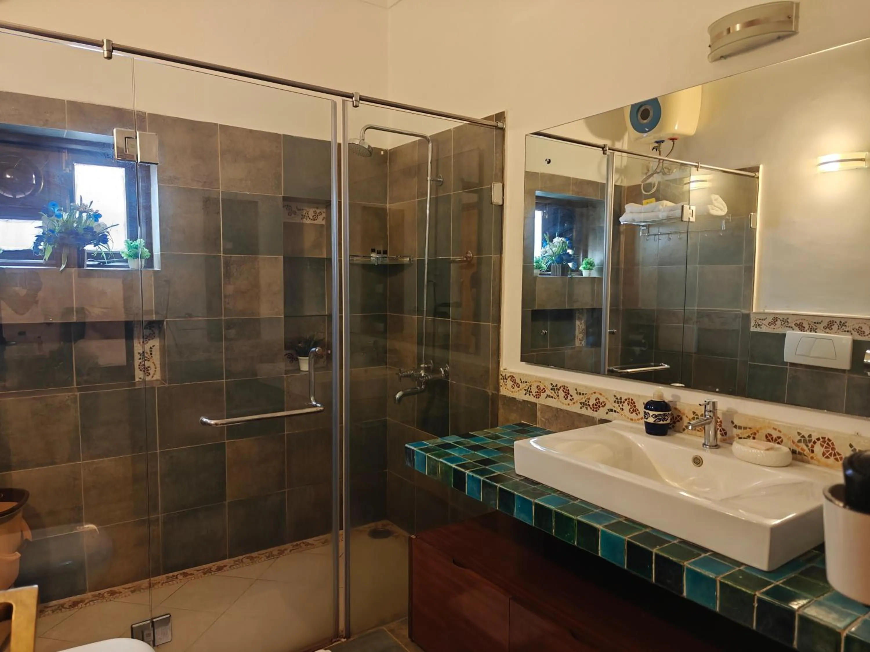 Shower in La Sunila suites Baga by WSI