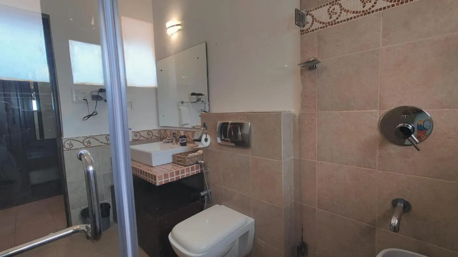 Shower in La Sunila suites Baga by WSI