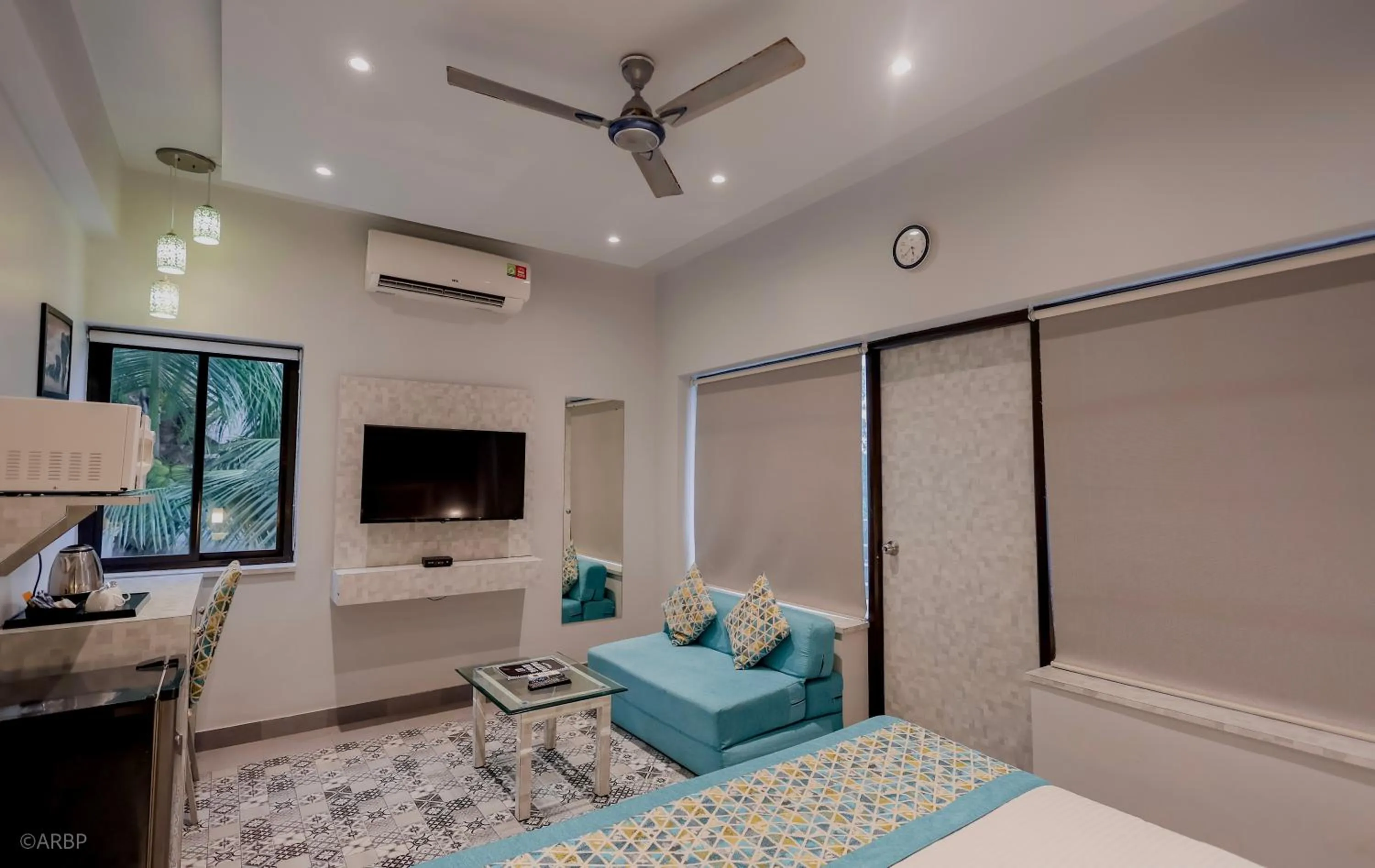 Bedroom, Bed in La Sunila suites Baga by WSI