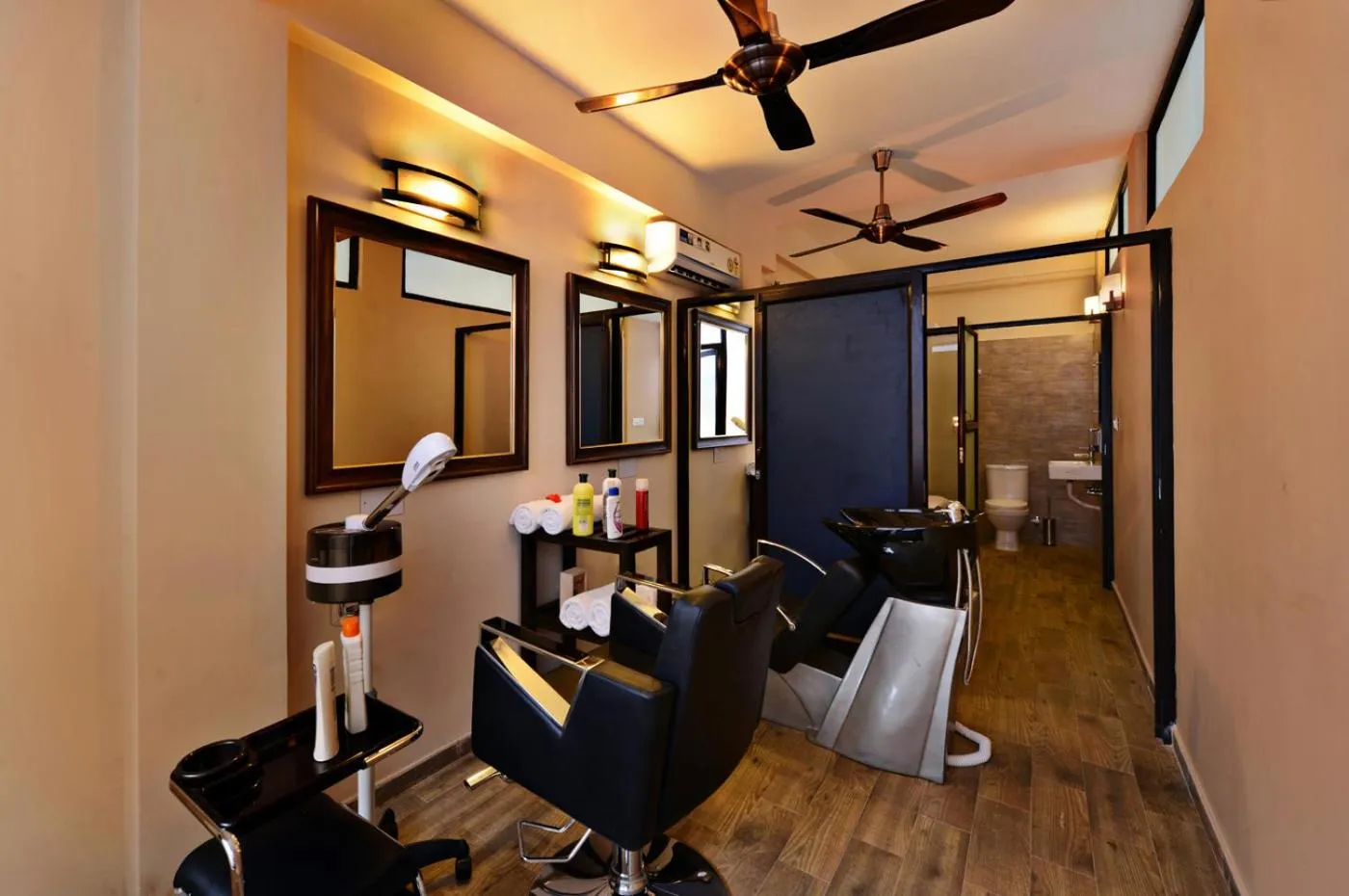 Massage in La Sunila suites Baga by WSI