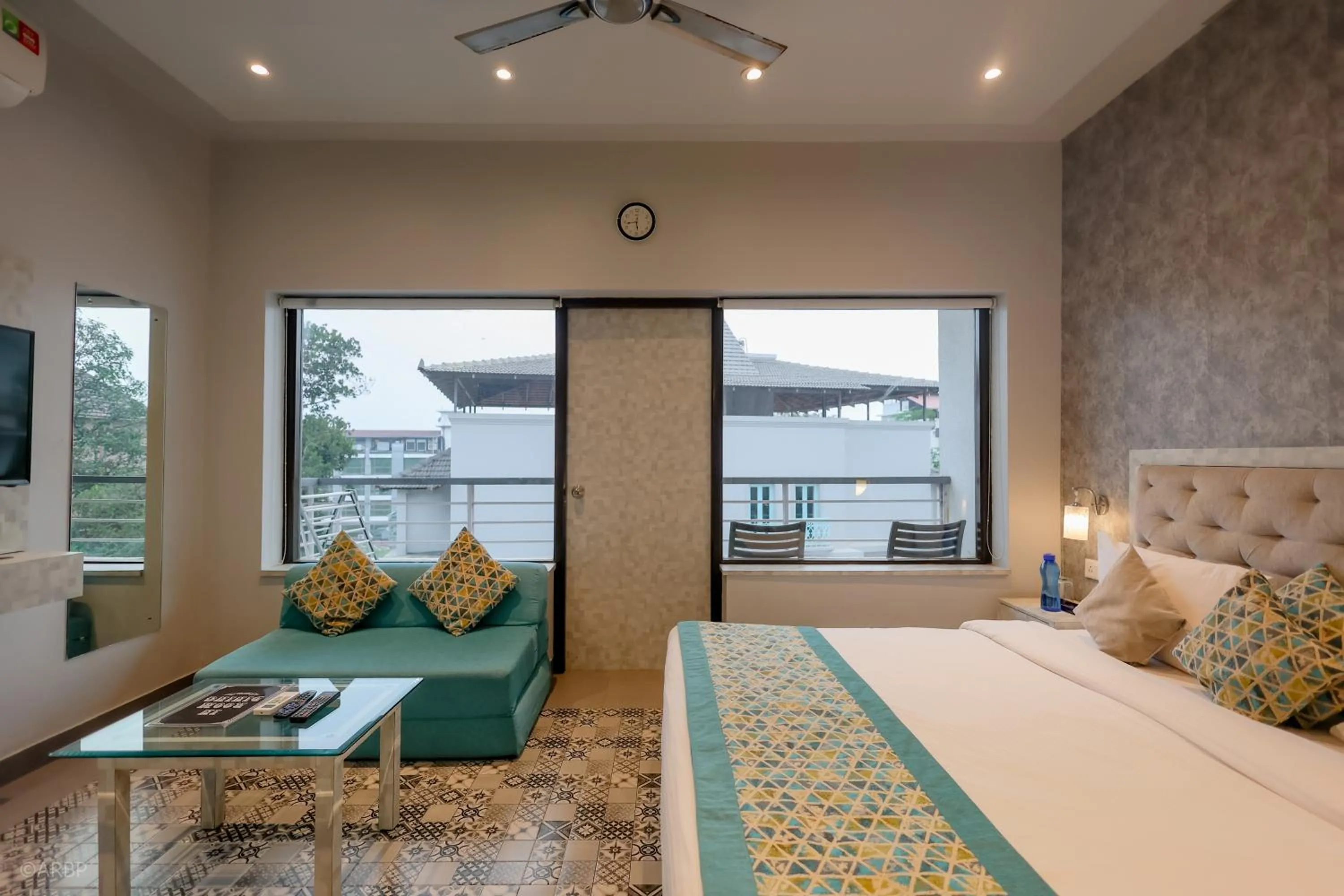 Bed in La Sunila suites Baga by WSI