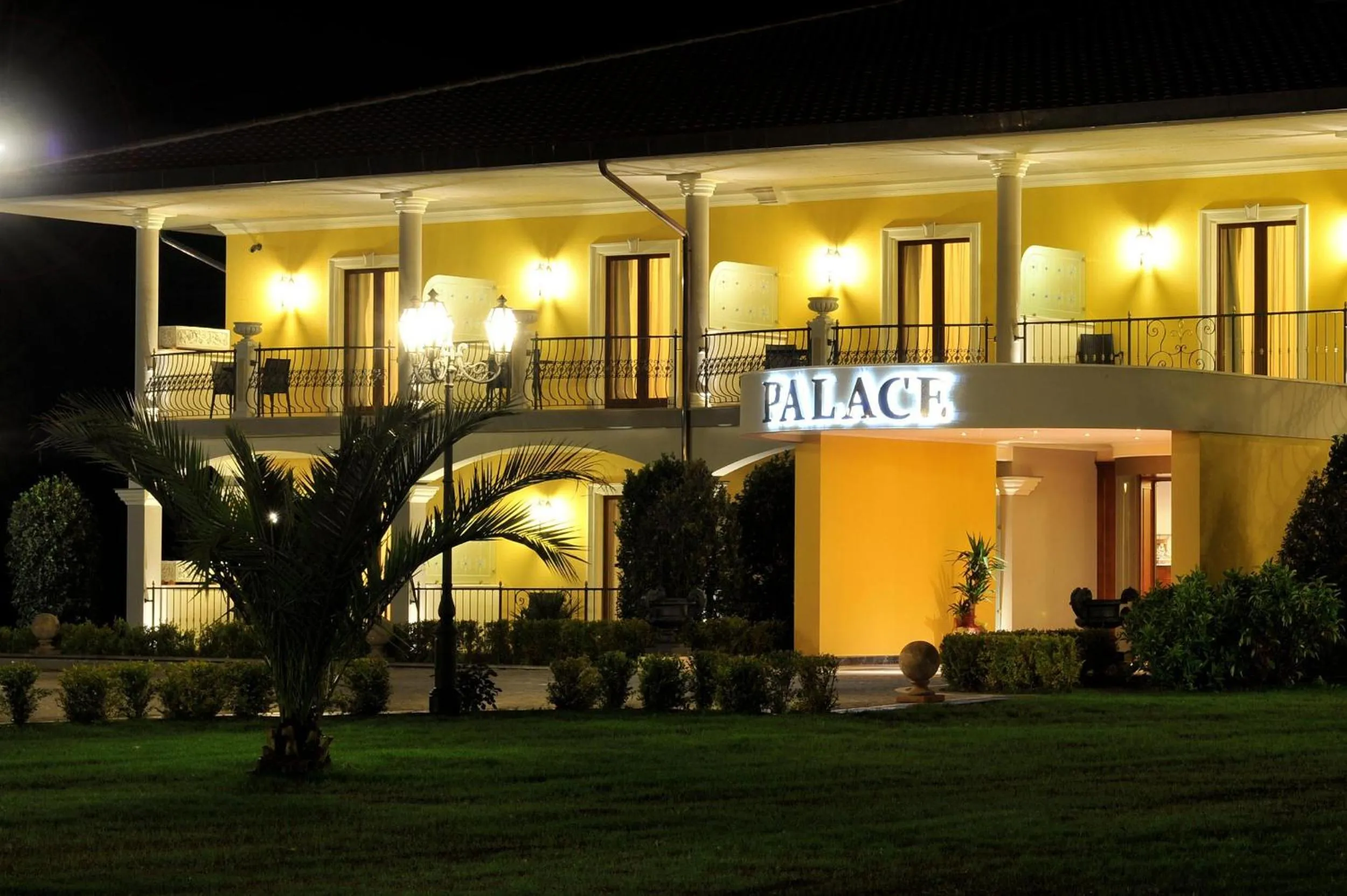Facade/entrance in Hotel Lido - Beach and Palace