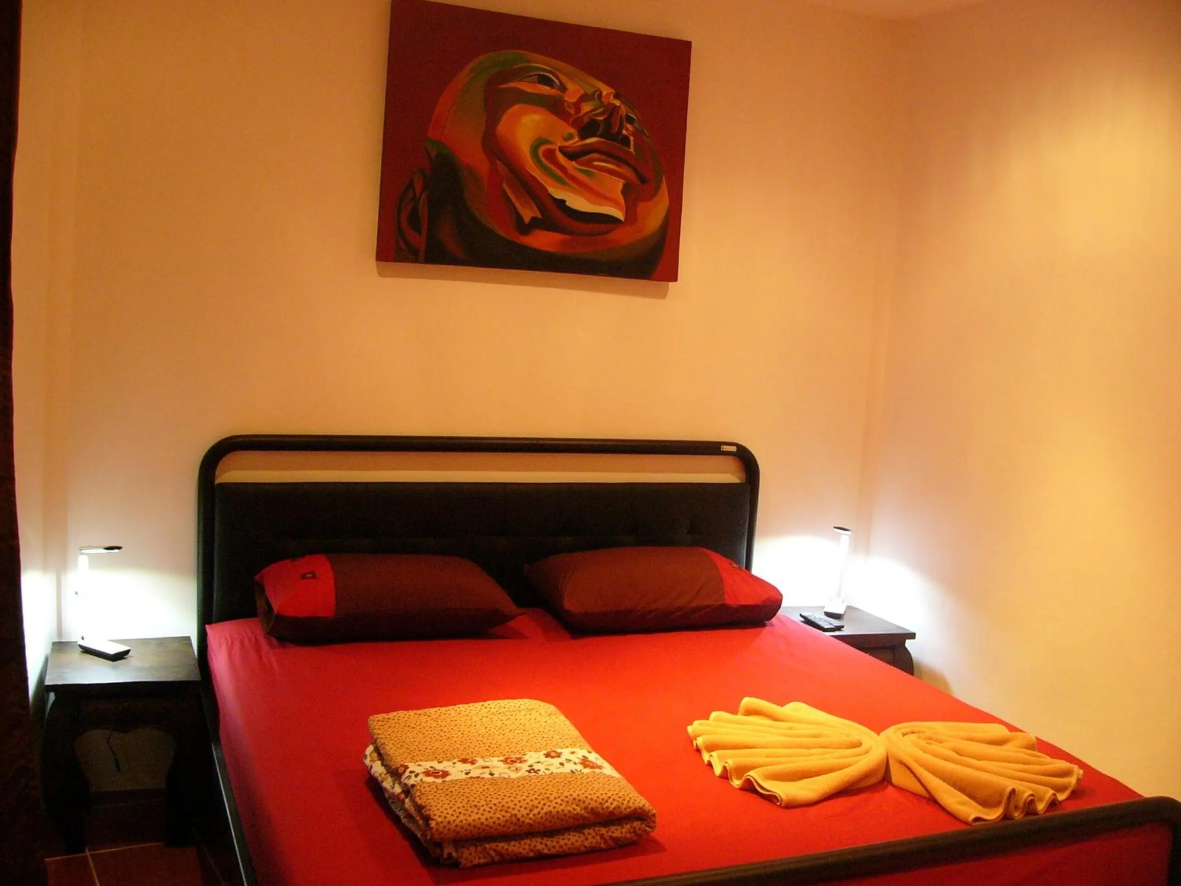 Photo of the whole room, Bed in Kevin Resort