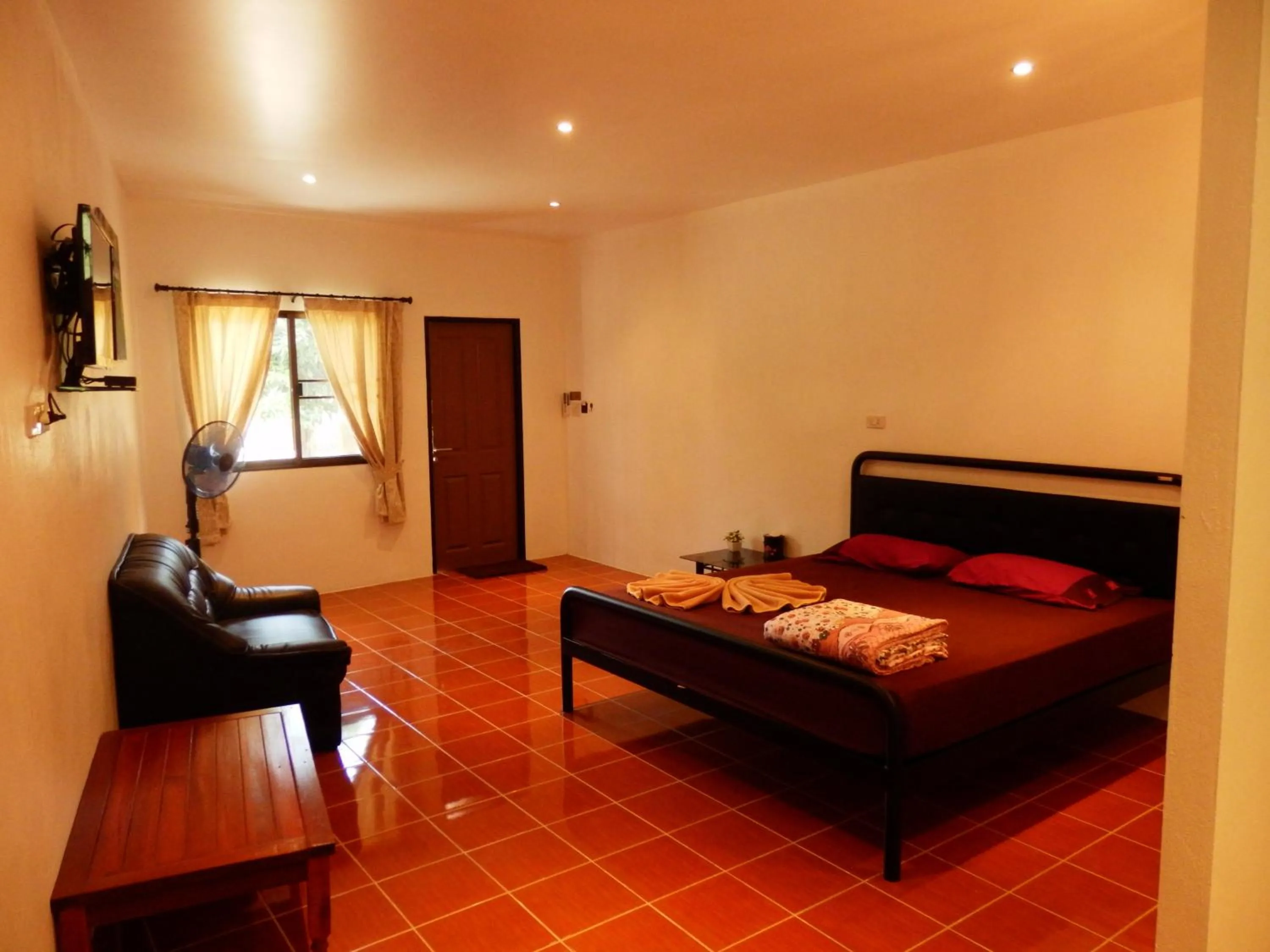 Photo of the whole room, Bed in Kevin Resort