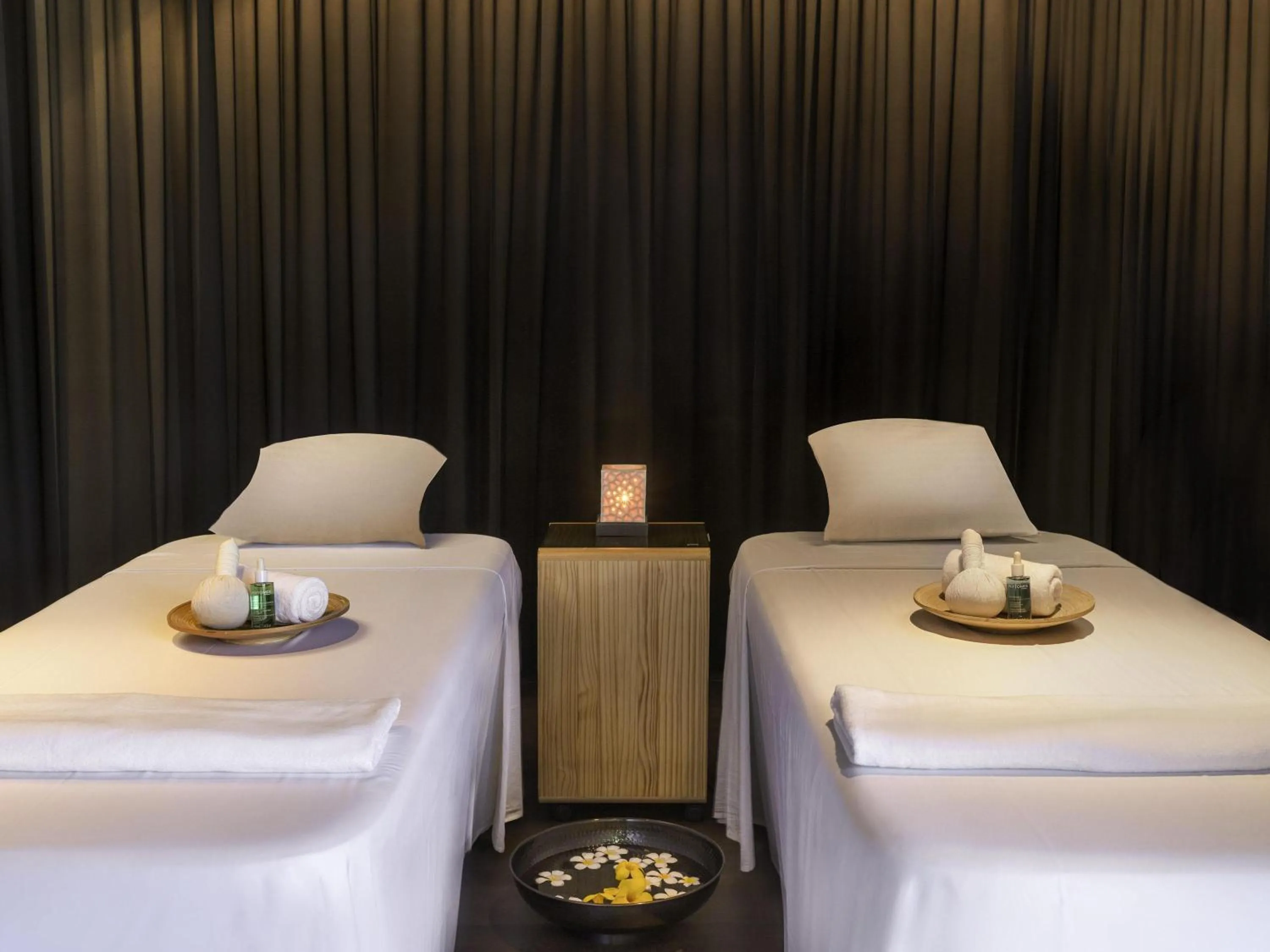 Spa and wellness centre/facilities, Bed in Mercure Rayong Lomtalay Villas & Resort