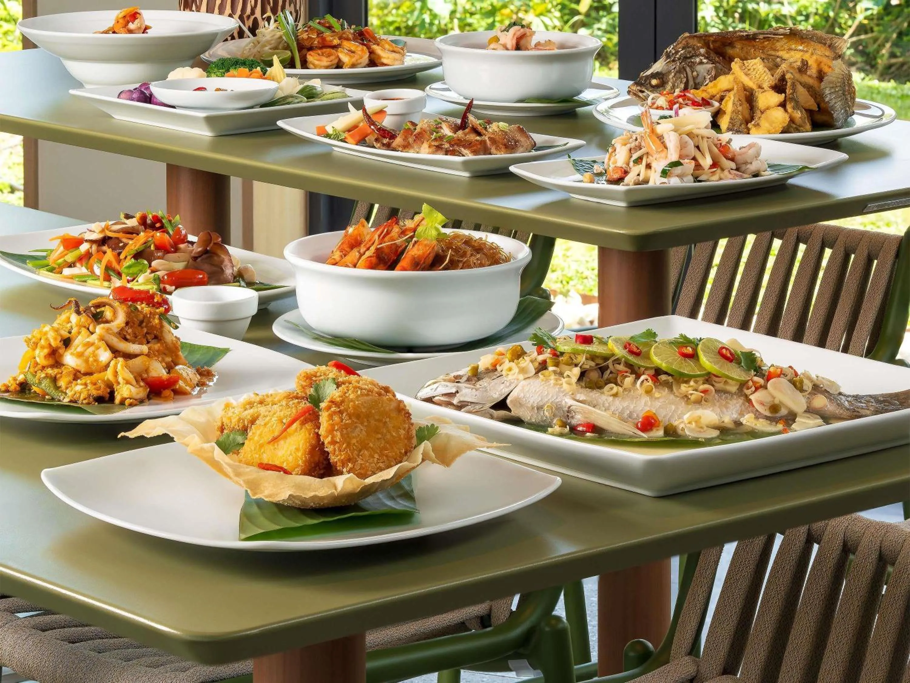 Restaurant/places to eat in Mercure Rayong Lomtalay Villas & Resort