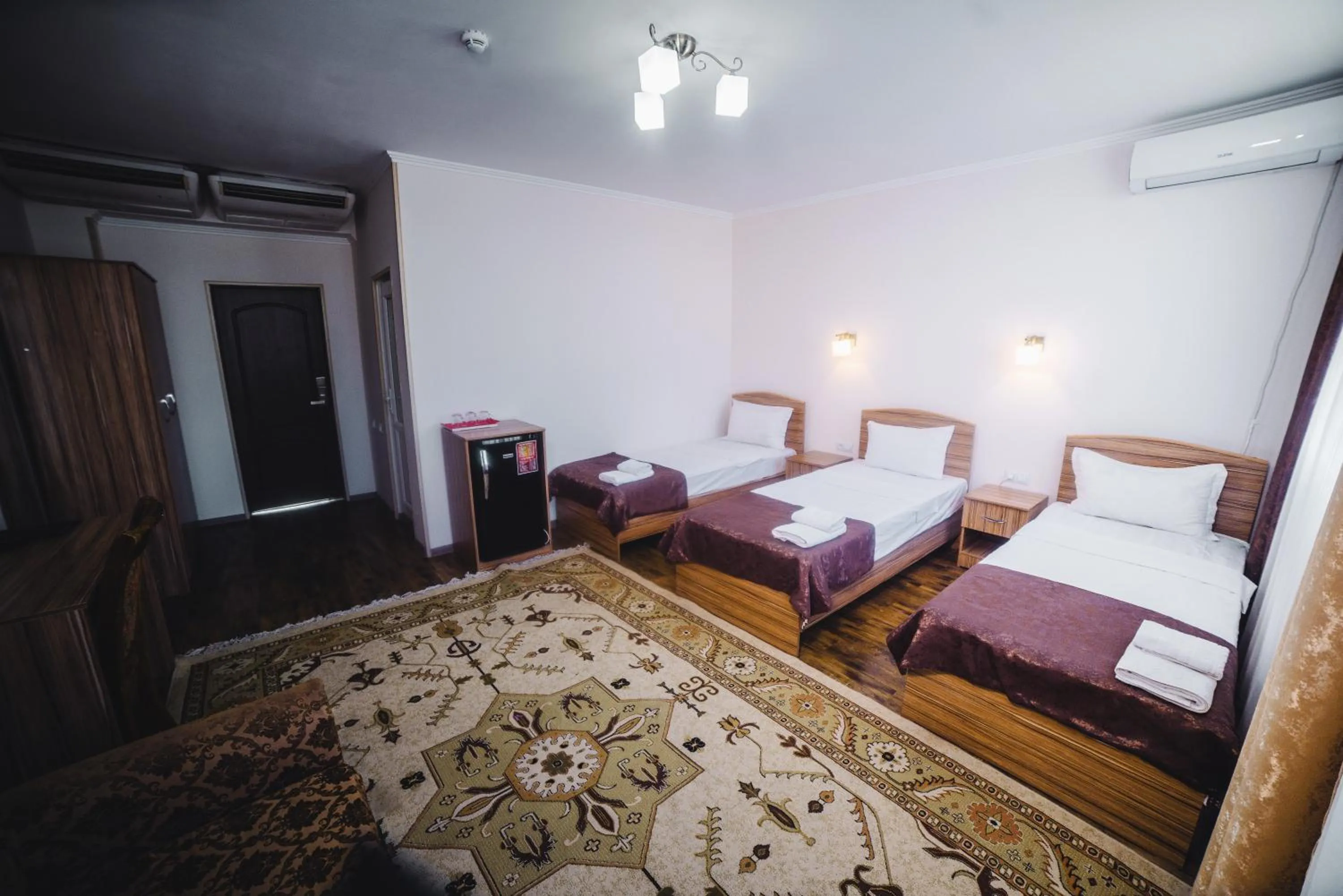 Photo of the whole room, Bed in Sunrise Osh