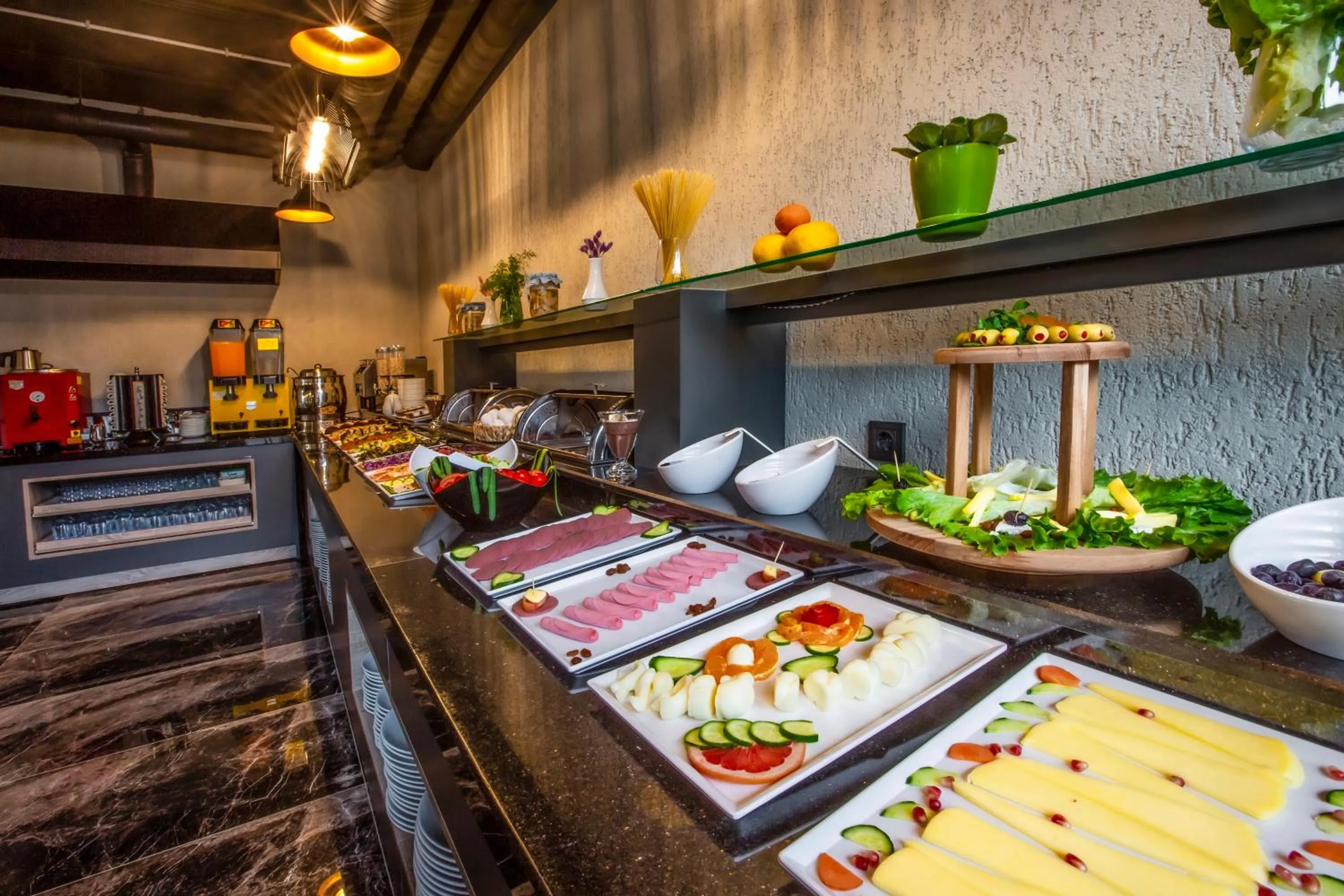 Restaurant/places to eat in NEHİR OTEL