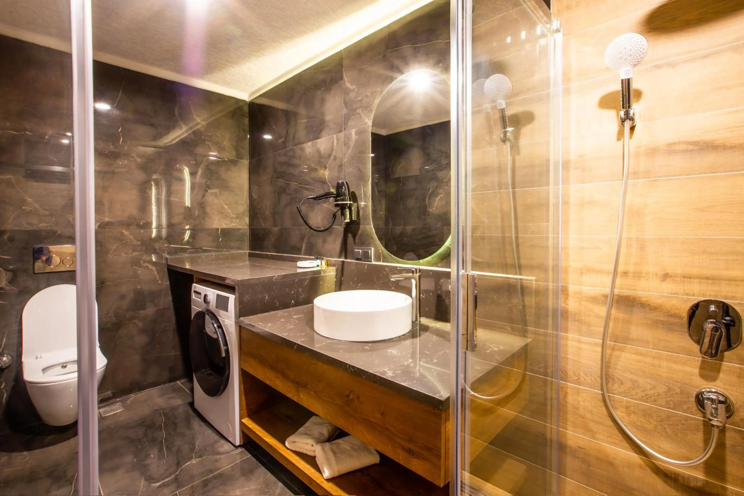 Shower in NEHİR OTEL