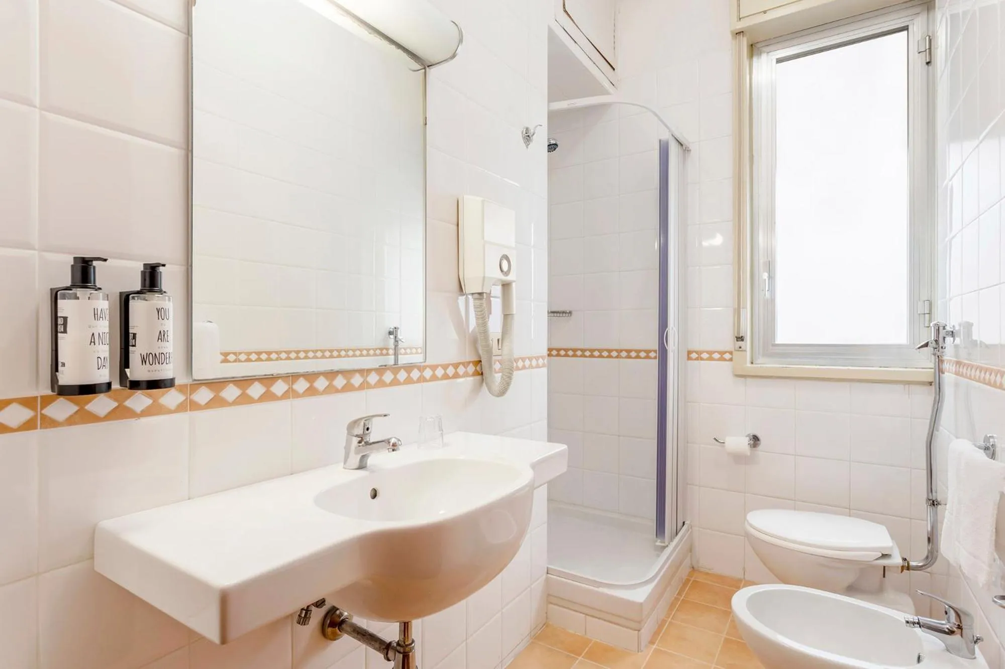 Shower in Crisol Europa