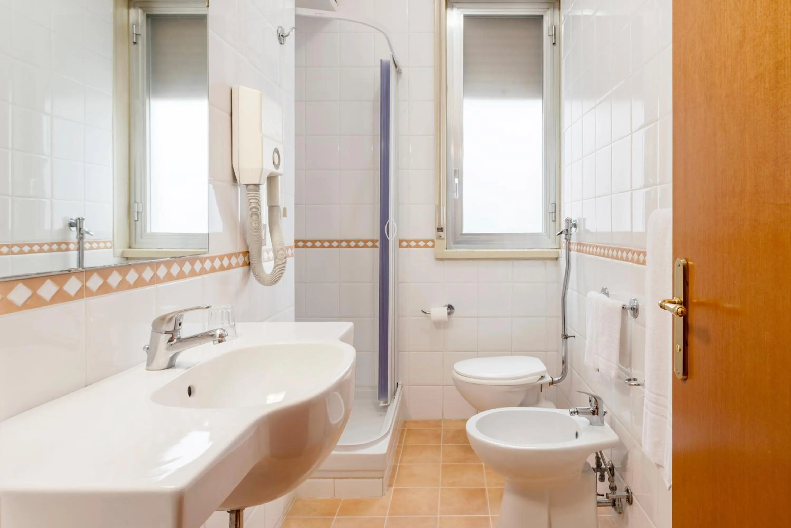 Shower in Crisol Europa