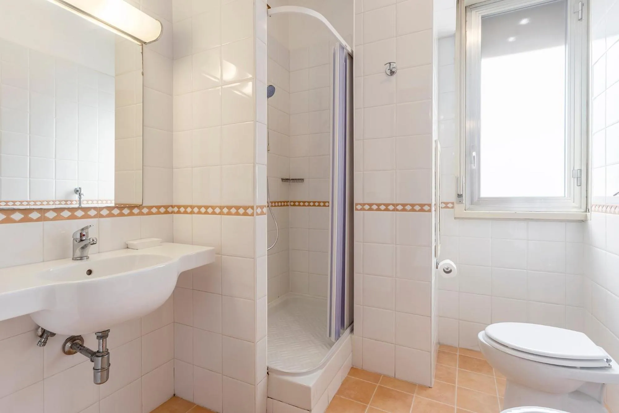 Shower in Crisol Europa