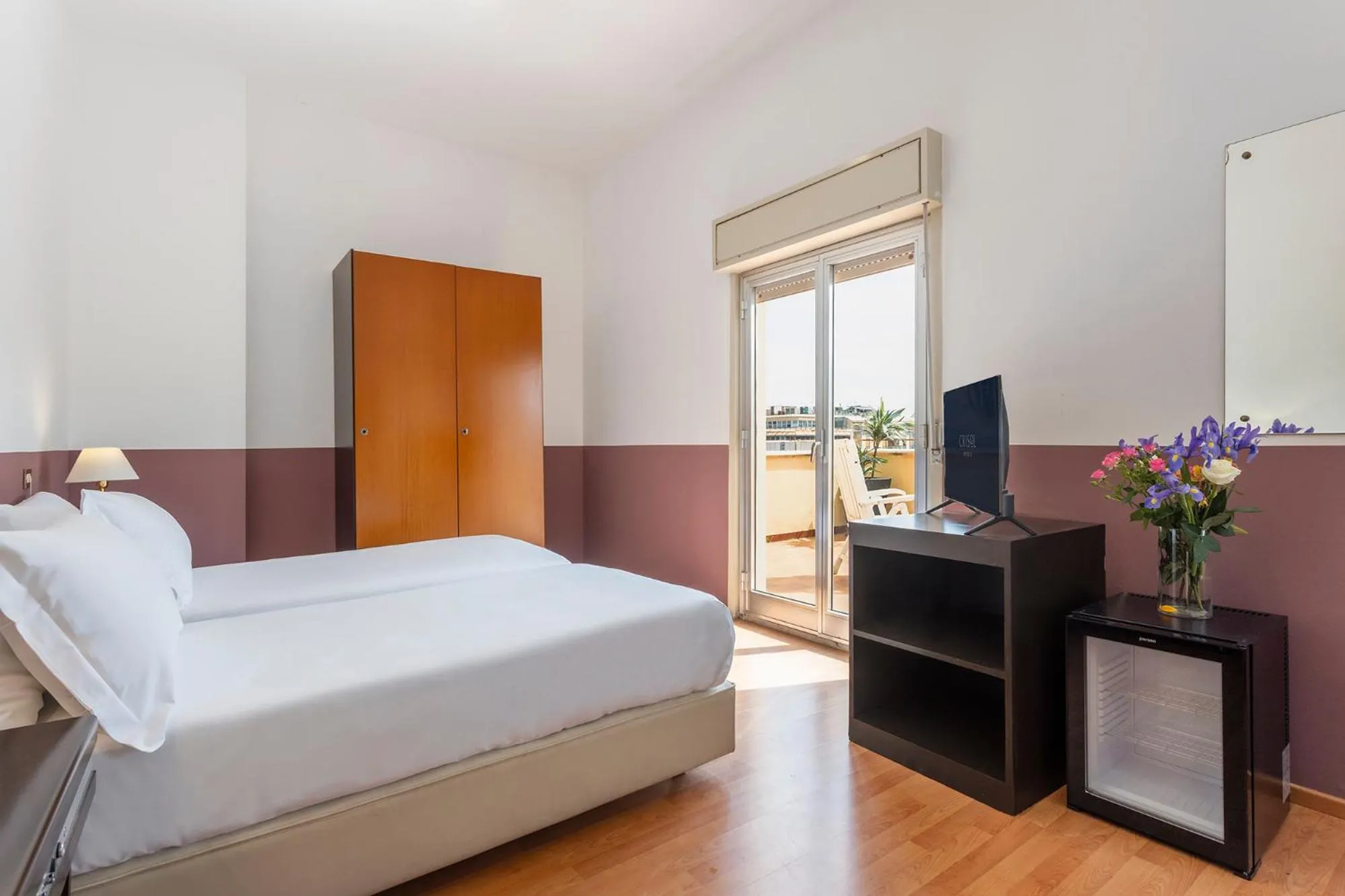 Photo of the whole room, Bed in Crisol Europa