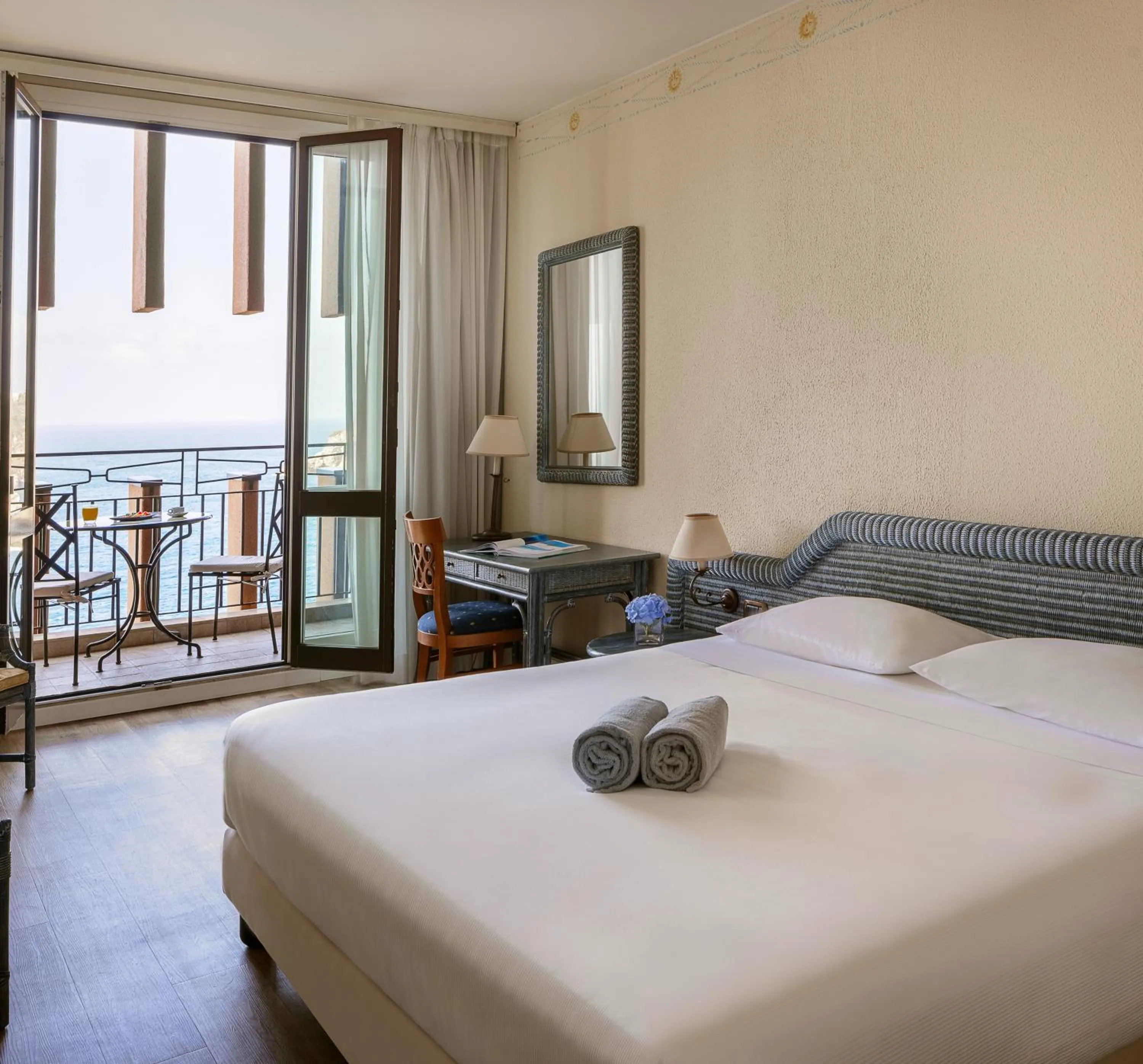 Bed in UNA Hotels Capotaormina