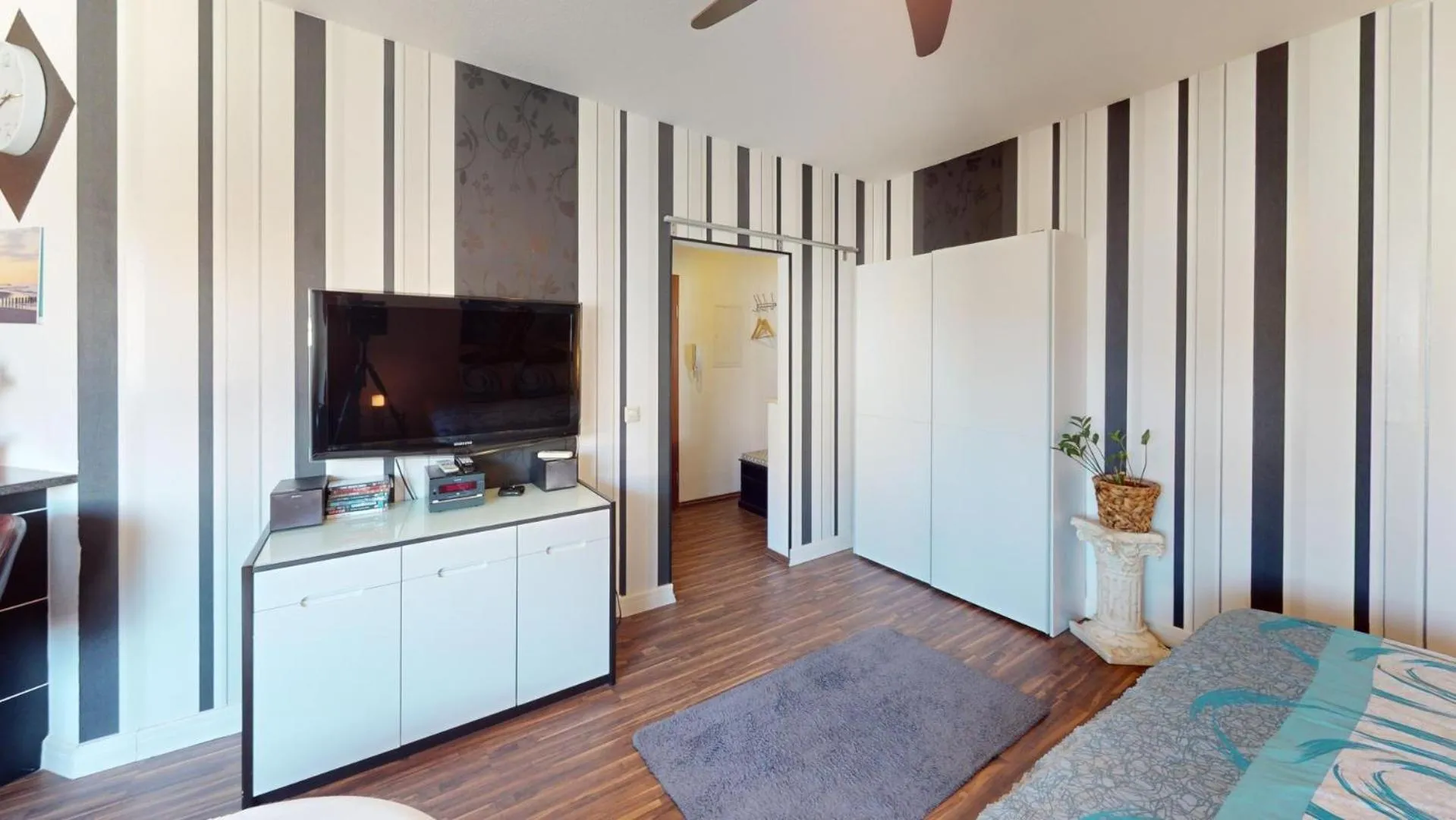 TV and multimedia in Apartments am Sund