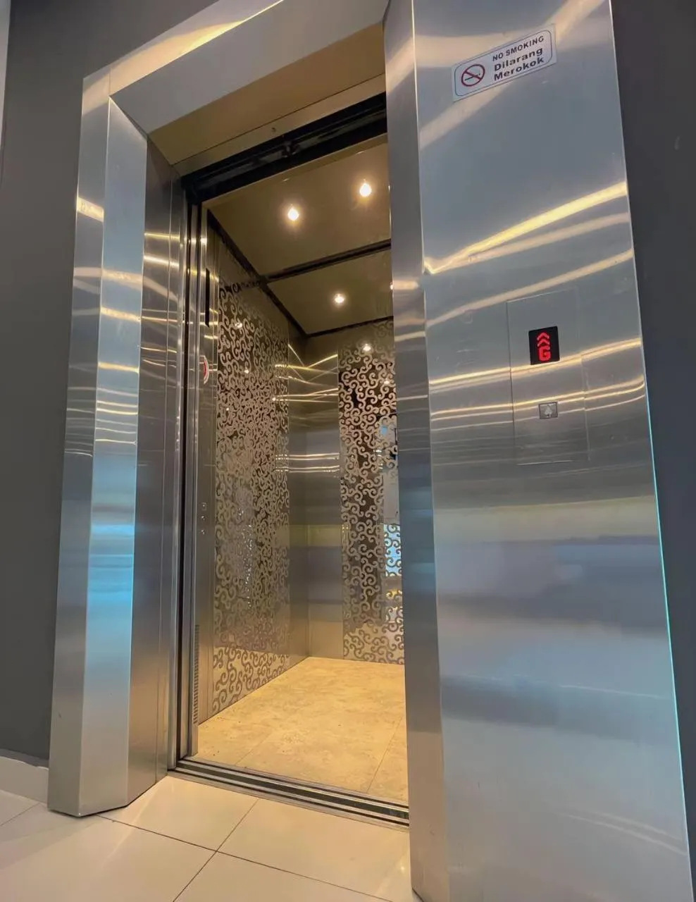 elevator in Smile Hotel Balakong Kajang