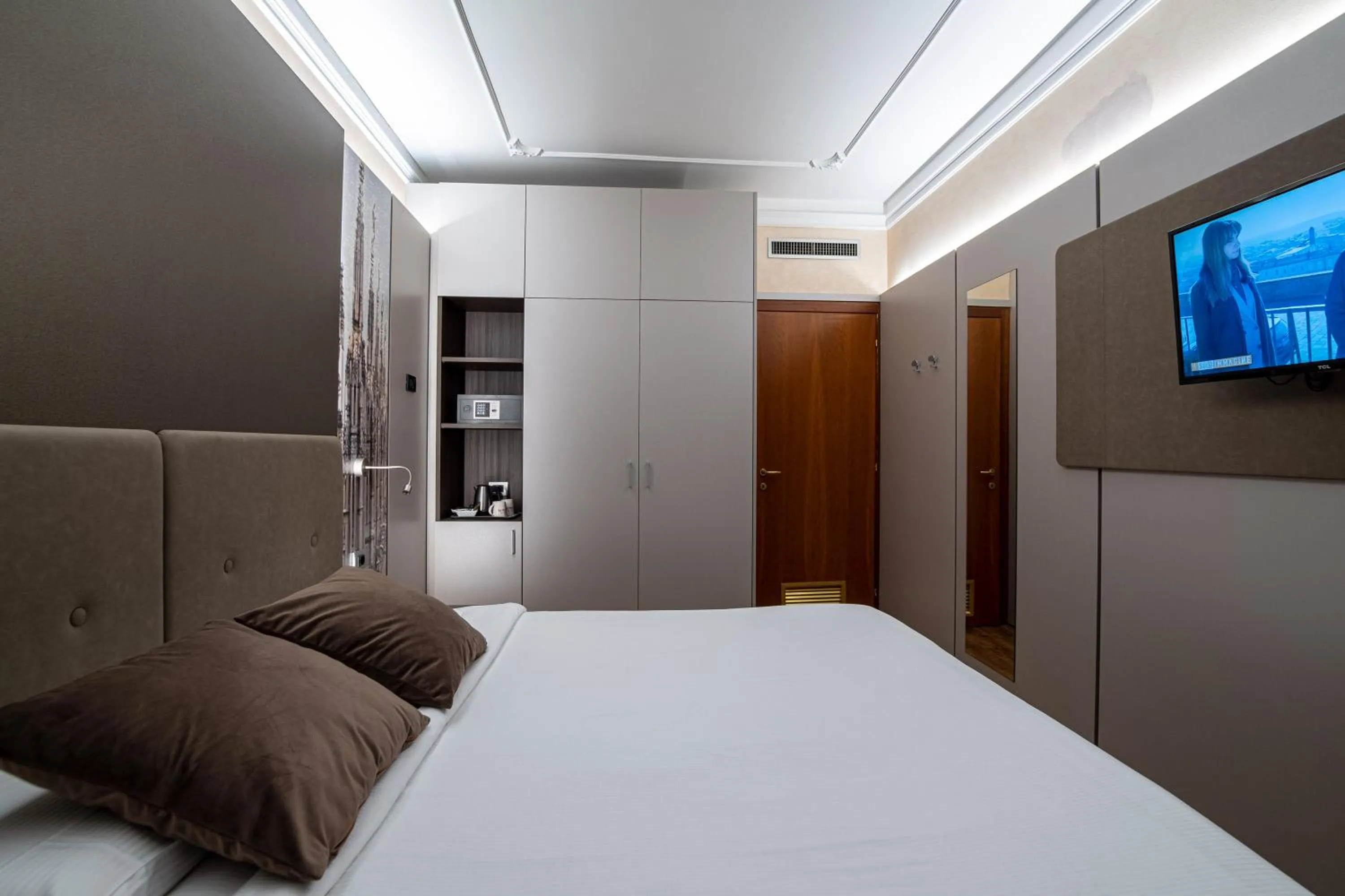 Photo of the whole room, Bed in Hotel Mythos