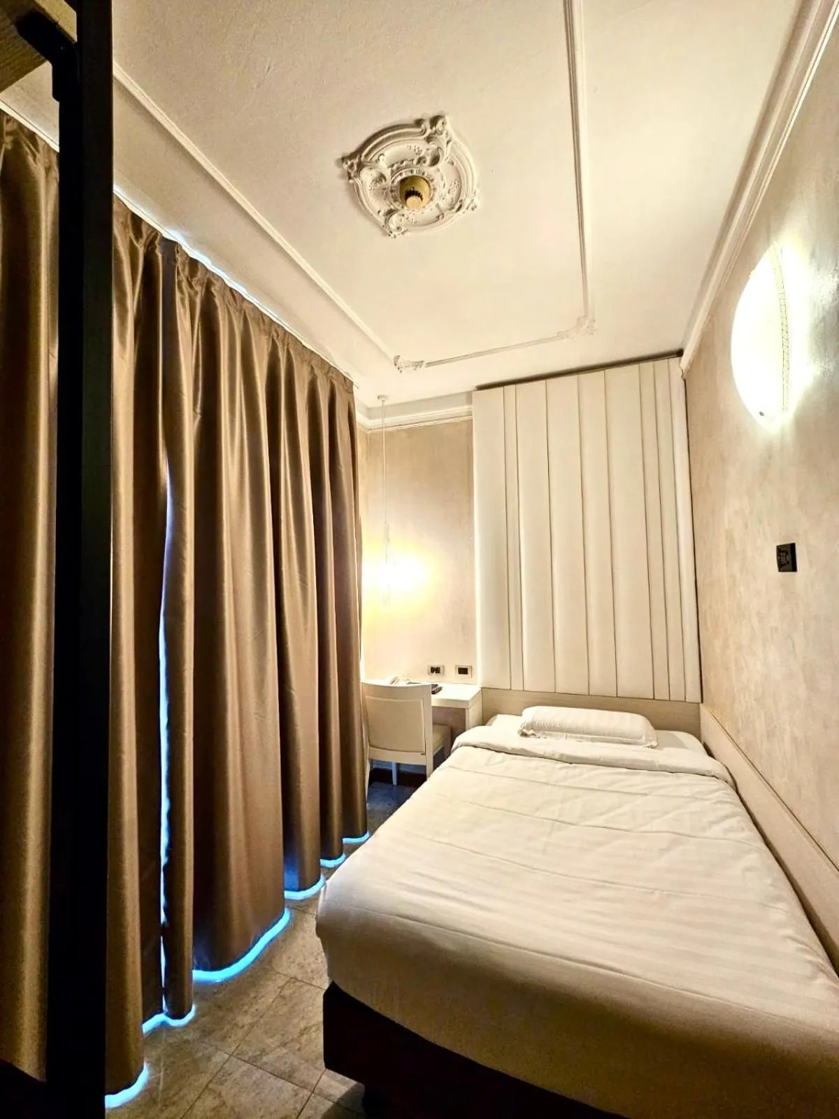 Bedroom, Bed in Hotel Mythos