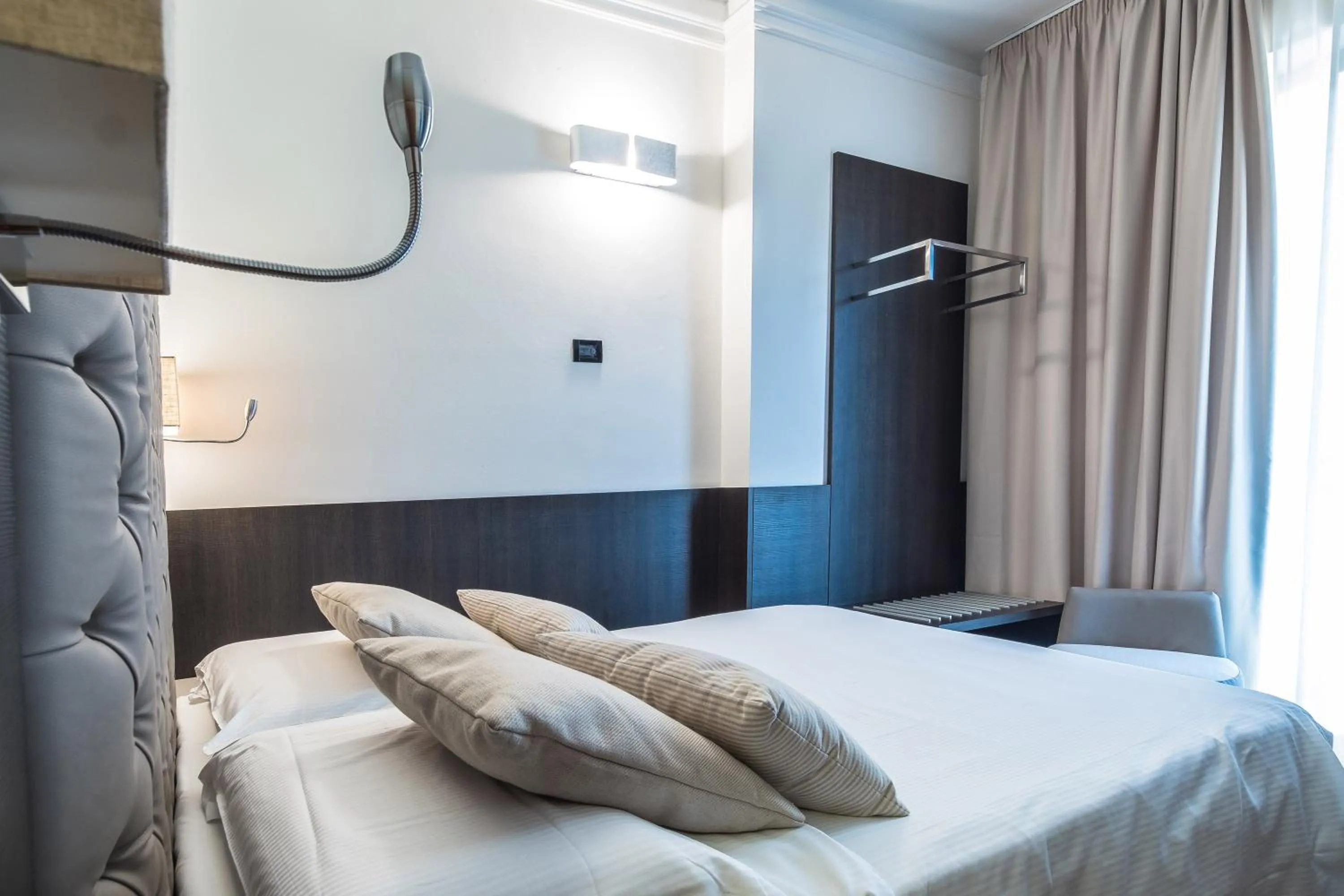 Photo of the whole room, Bed in Hotel Mythos