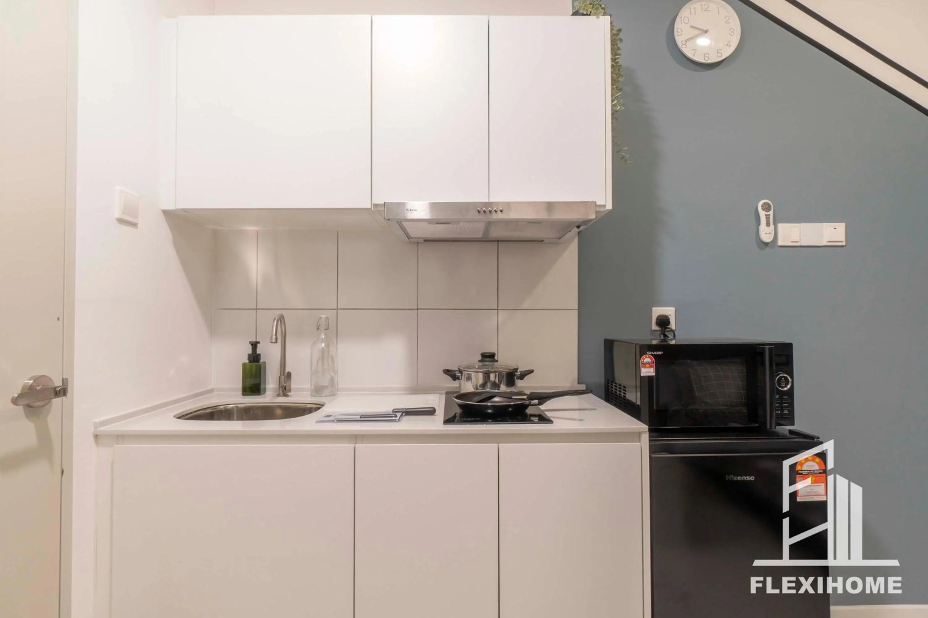 Kitchen or kitchenette in KLIA-KLIA 2, Comfy Studio, Horizon Suites Sepang-Dengkil by Flexihome-MY