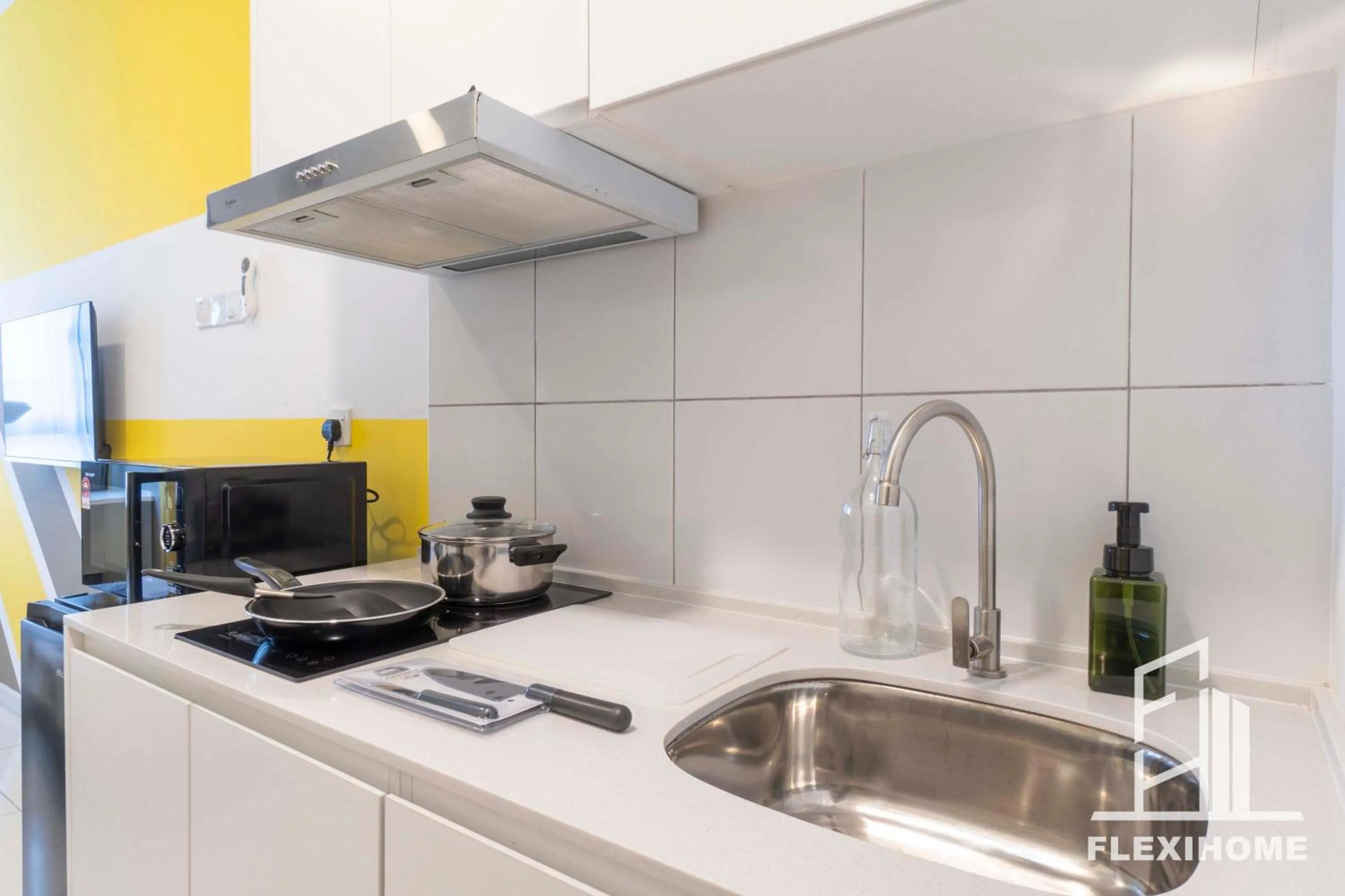 Kitchen or kitchenette in KLIA-KLIA 2, Comfy Studio, Horizon Suites Sepang-Dengkil by Flexihome-MY