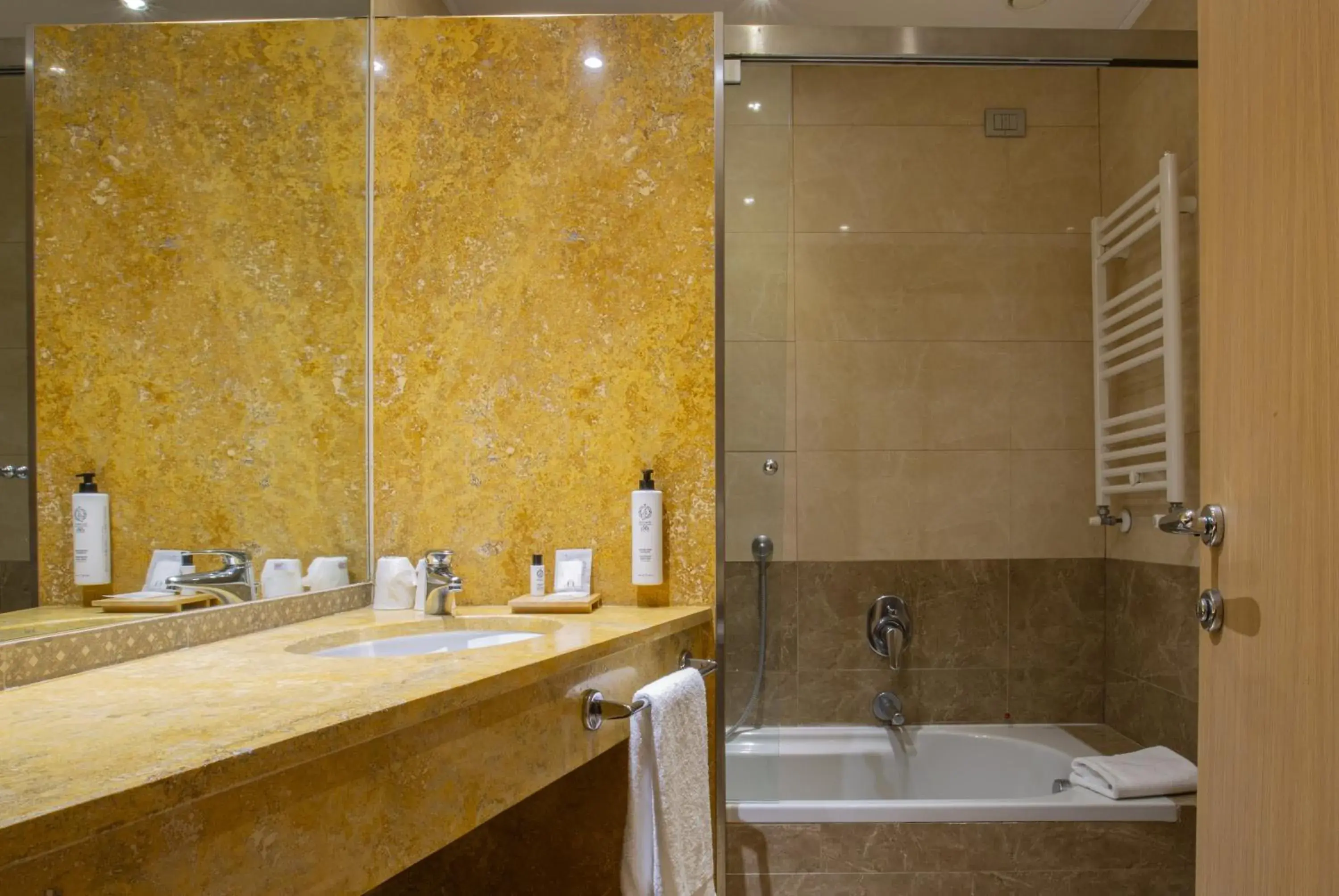 Twin Room in Poli Hotel Twin Room in Poli Hotel