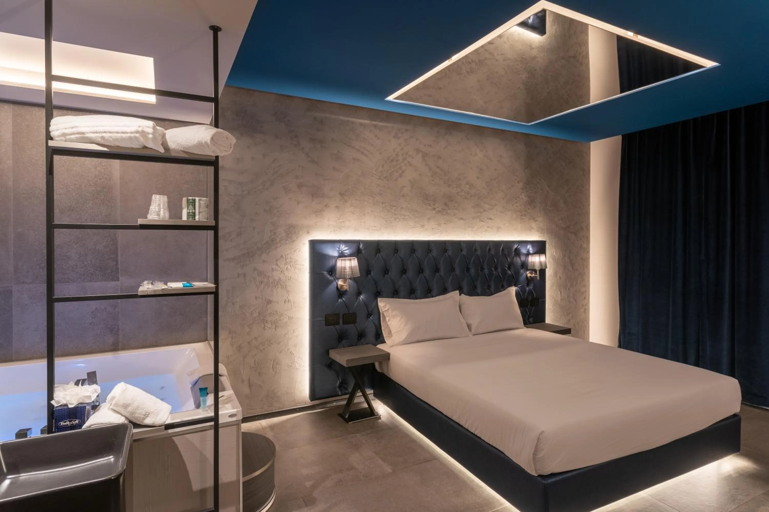 Bed in Motel Hotel Charlie