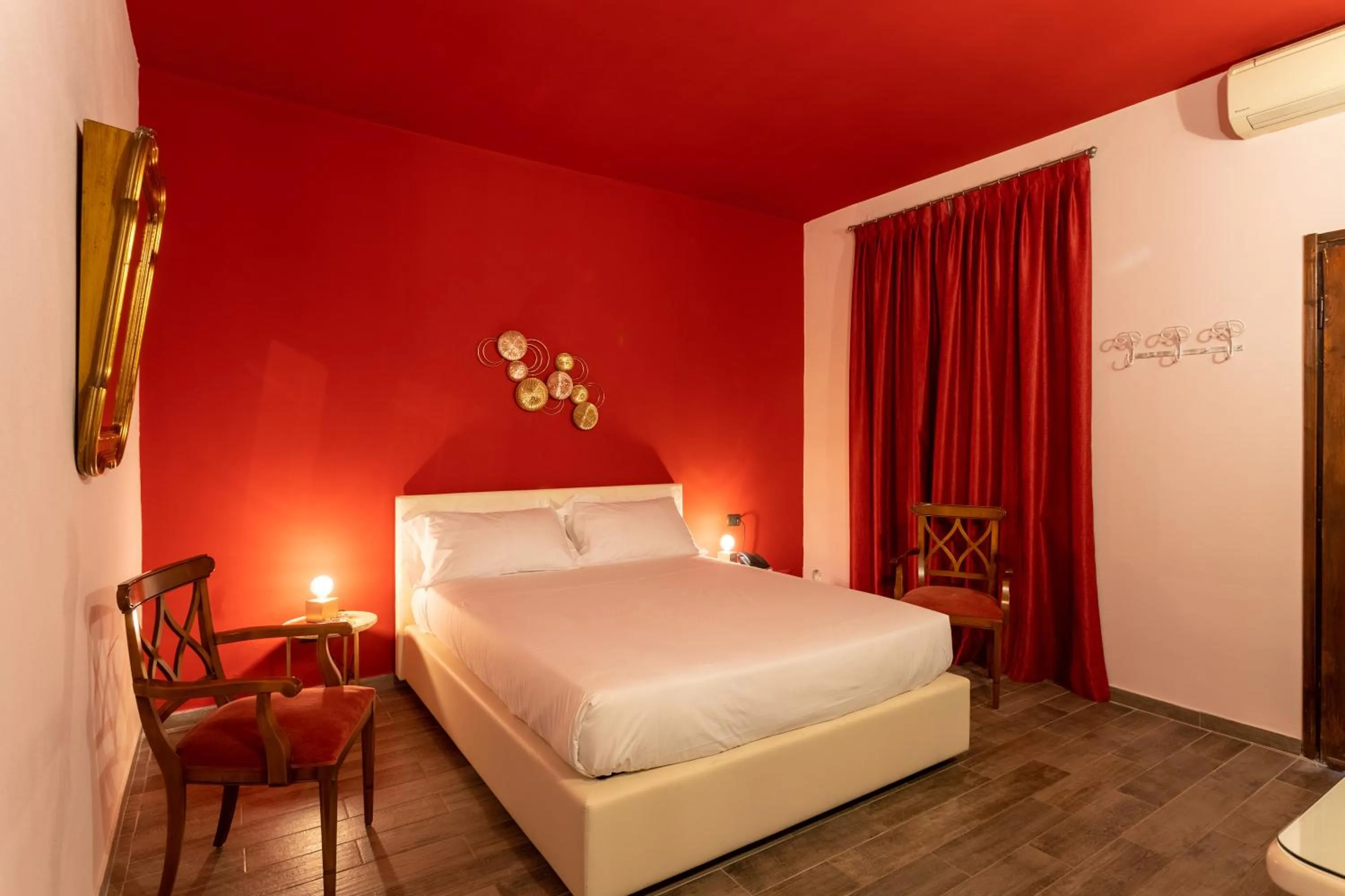 Bed in Motel Hotel Charlie