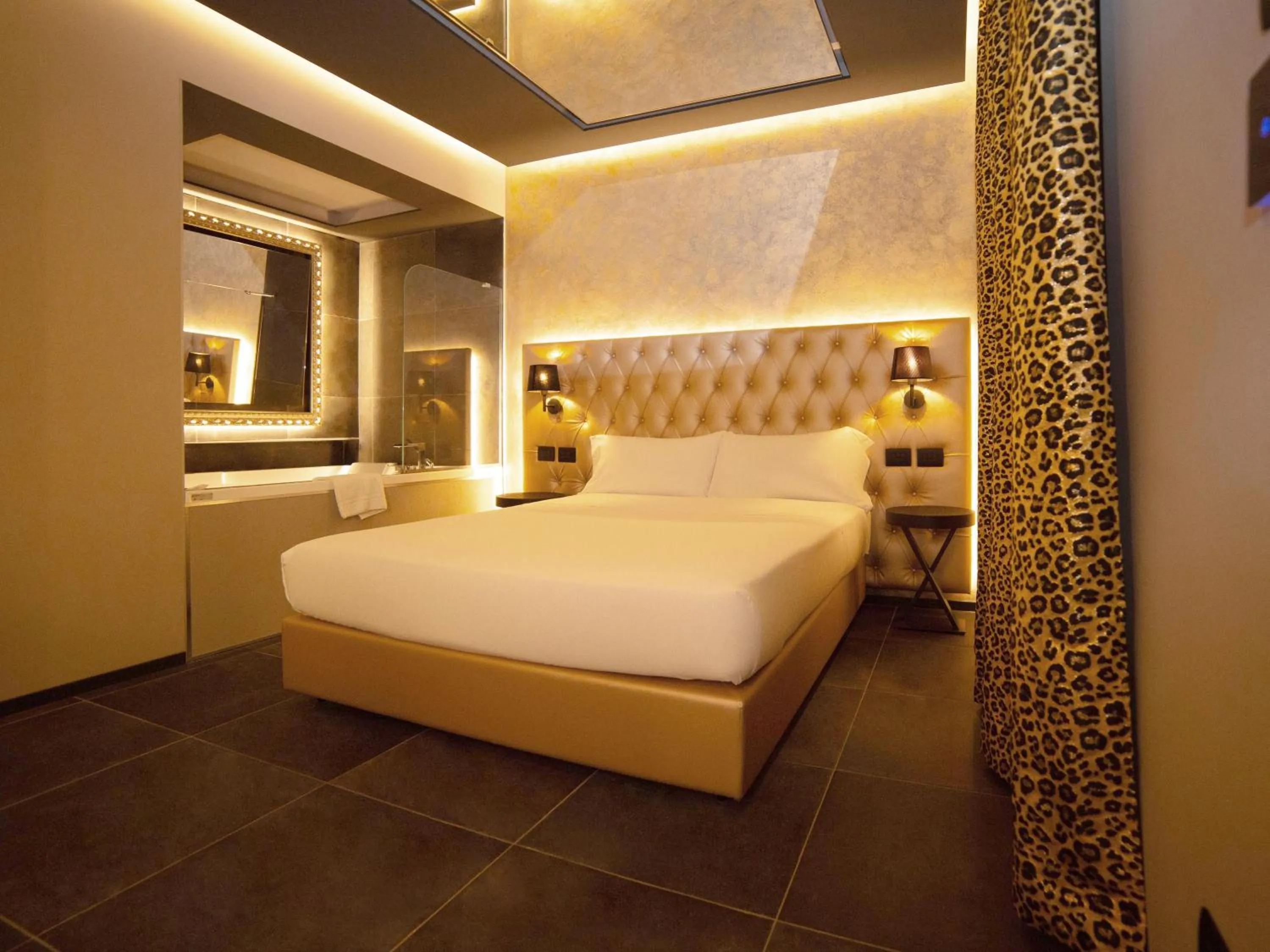 Bed in Motel Hotel Charlie