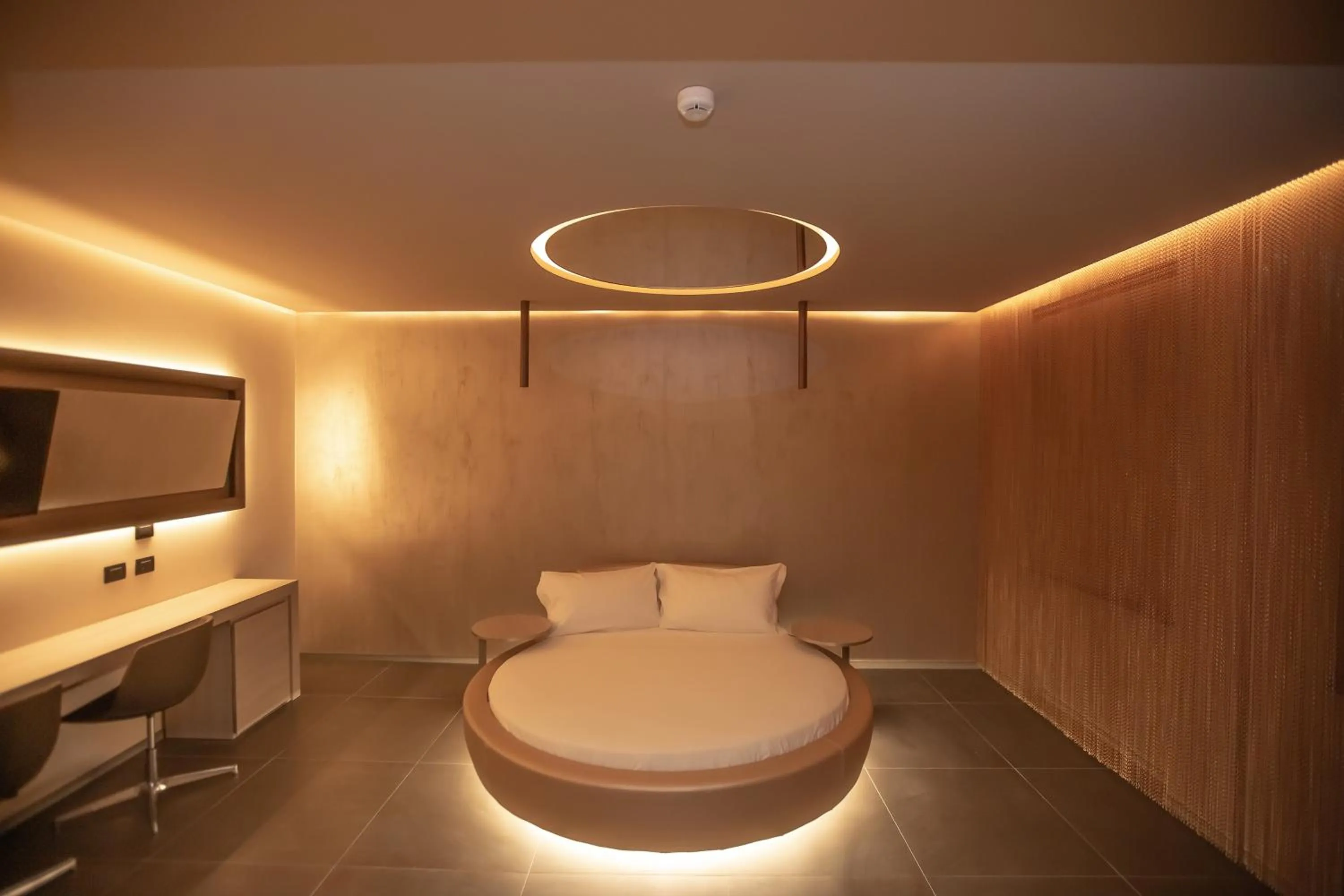 Bed in Motel Hotel Charlie