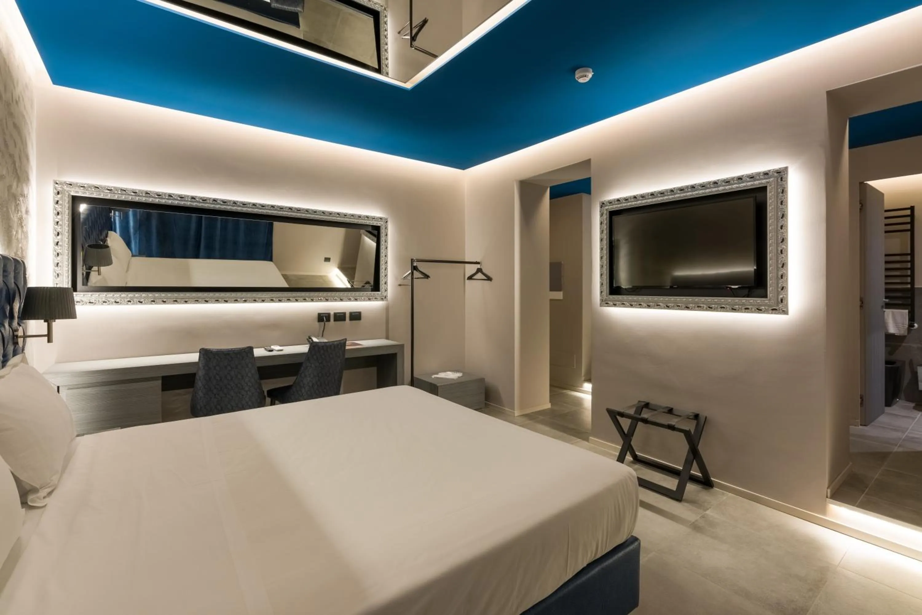 Bed in Motel Hotel Charlie