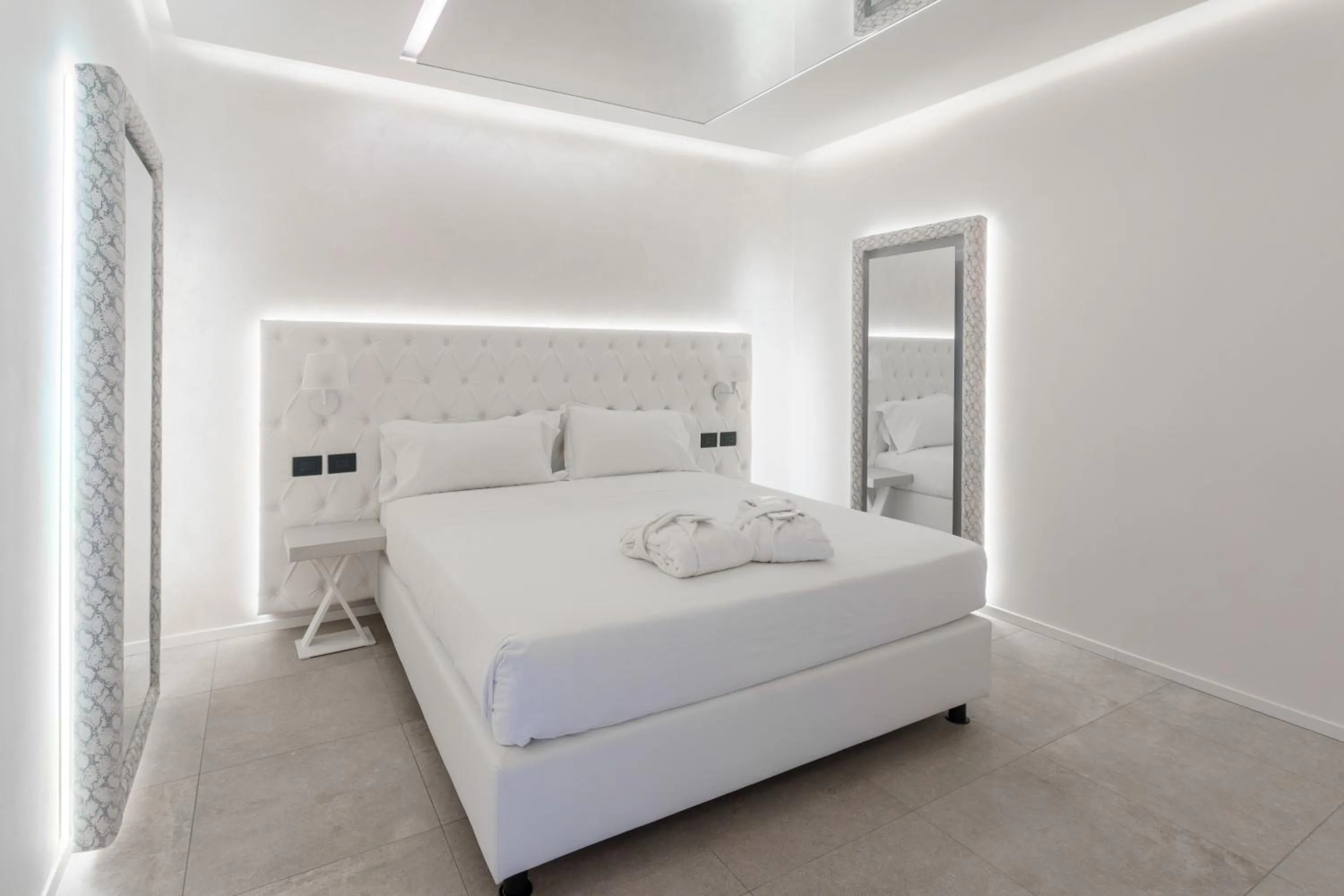 Bed in Motel Hotel Charlie